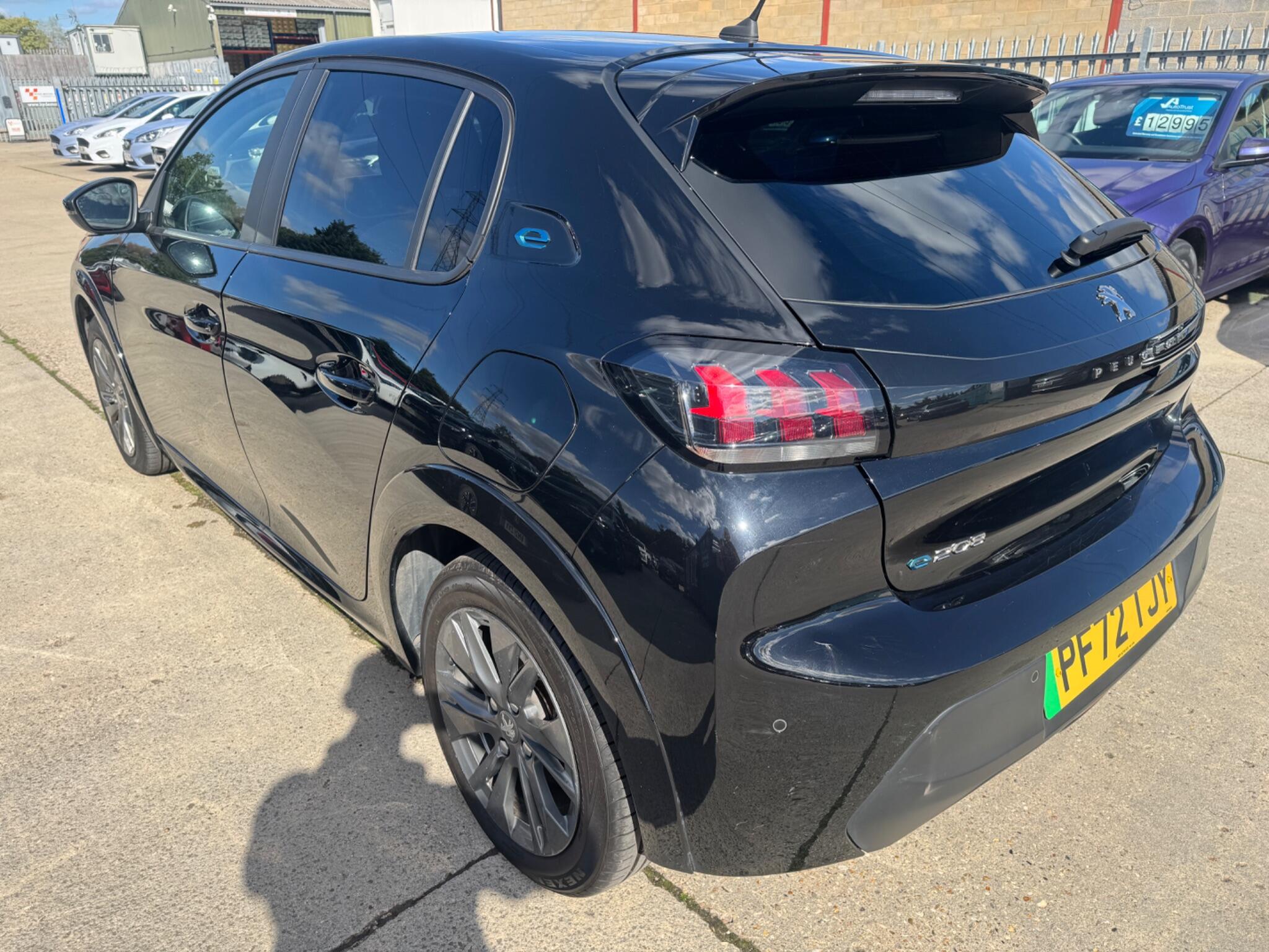 Peugeot E-208 view 10