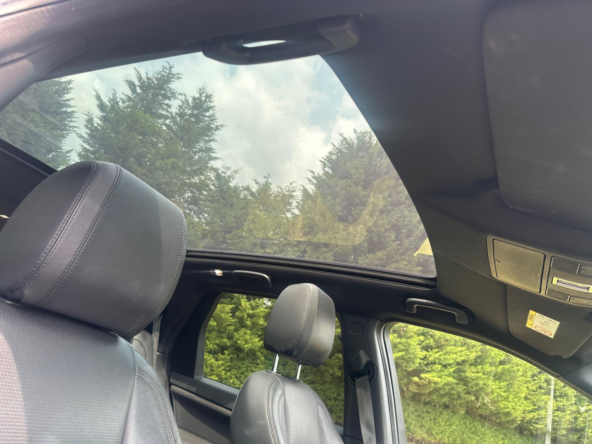 Land Rover Discovery Sport view 3