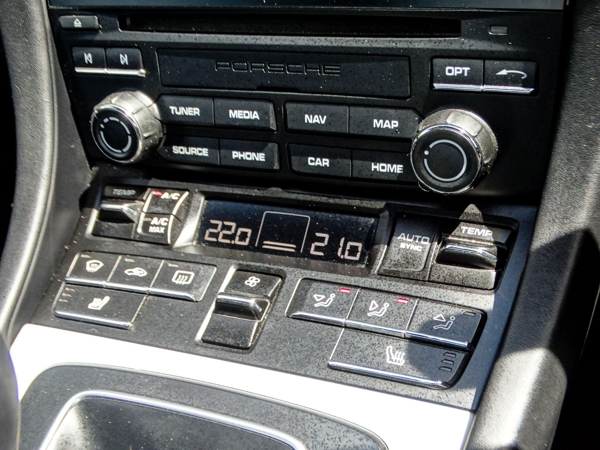 Porsche 911 view 30