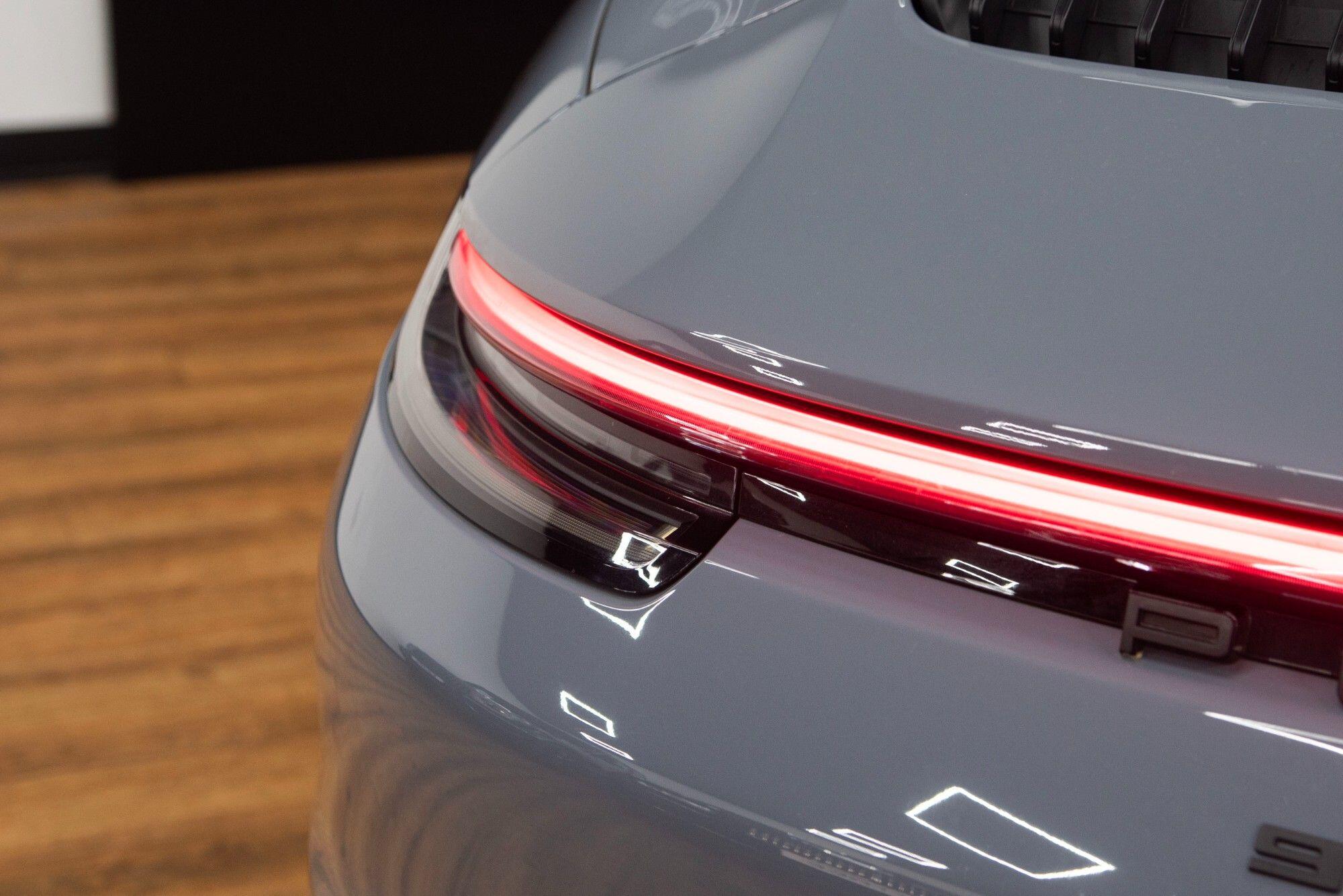 Porsche 911 view 21