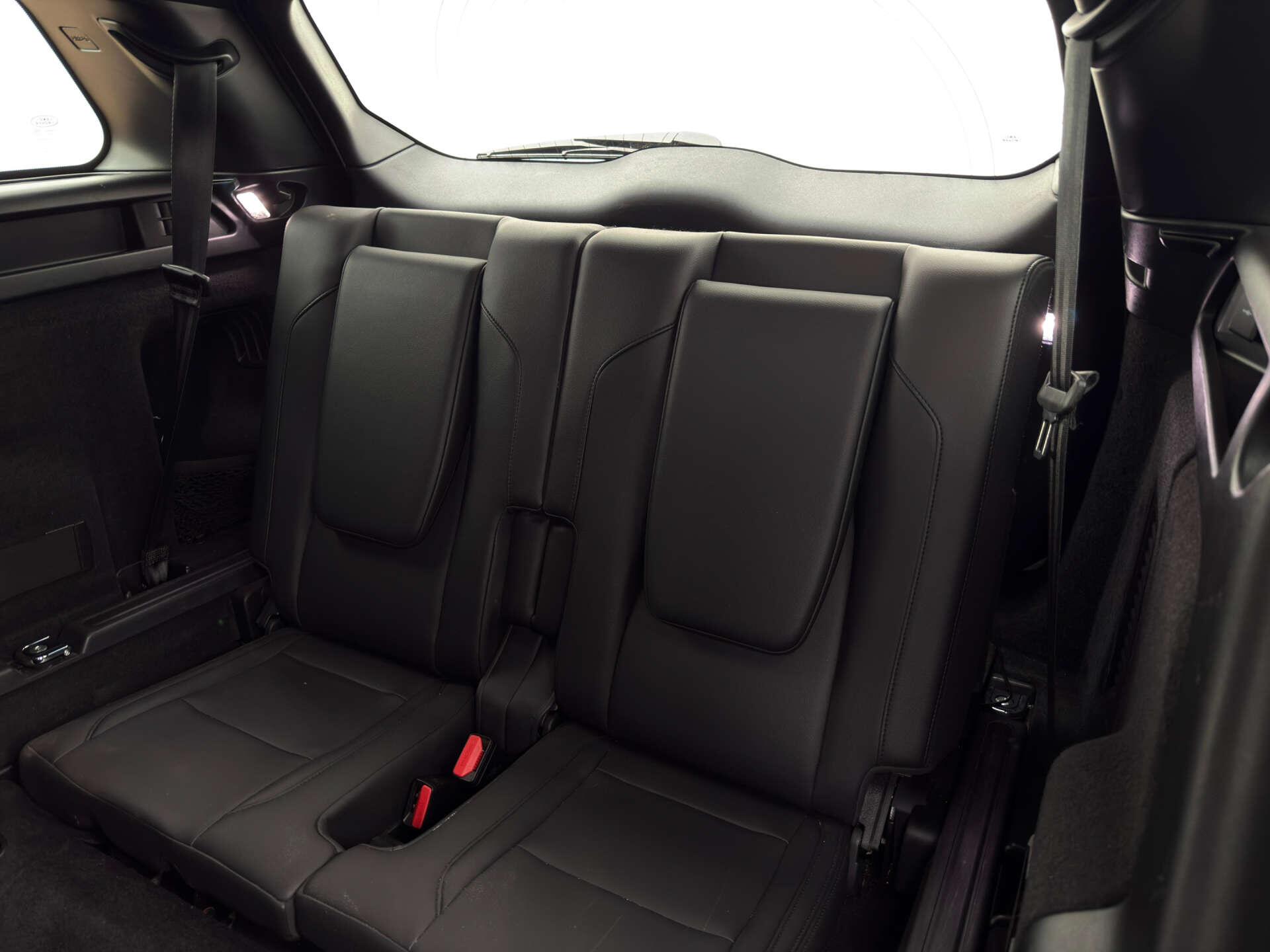 Land Rover Discovery Sport view 17