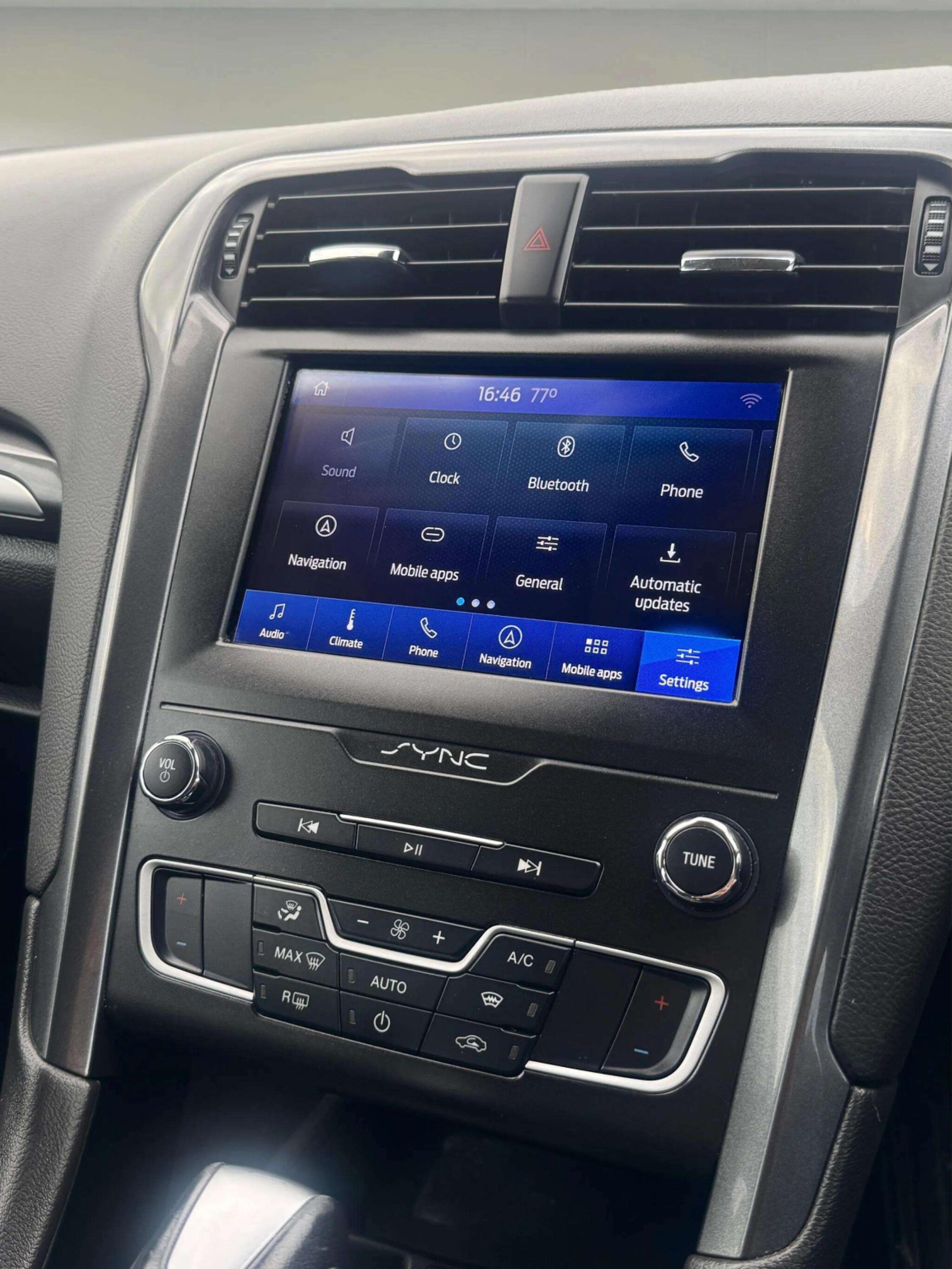 Ford Mondeo view 41