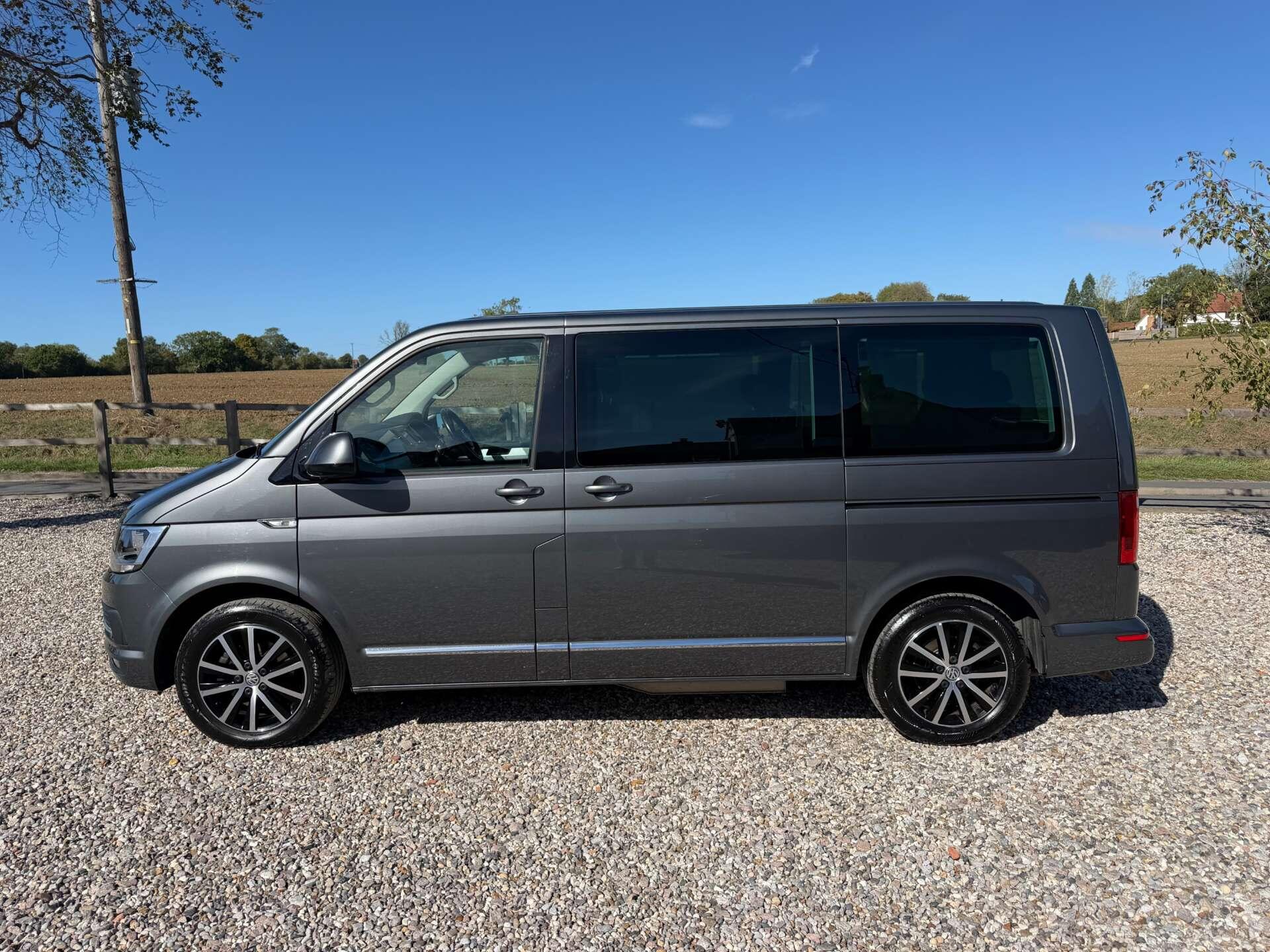 Volkswagen Caravelle view 6