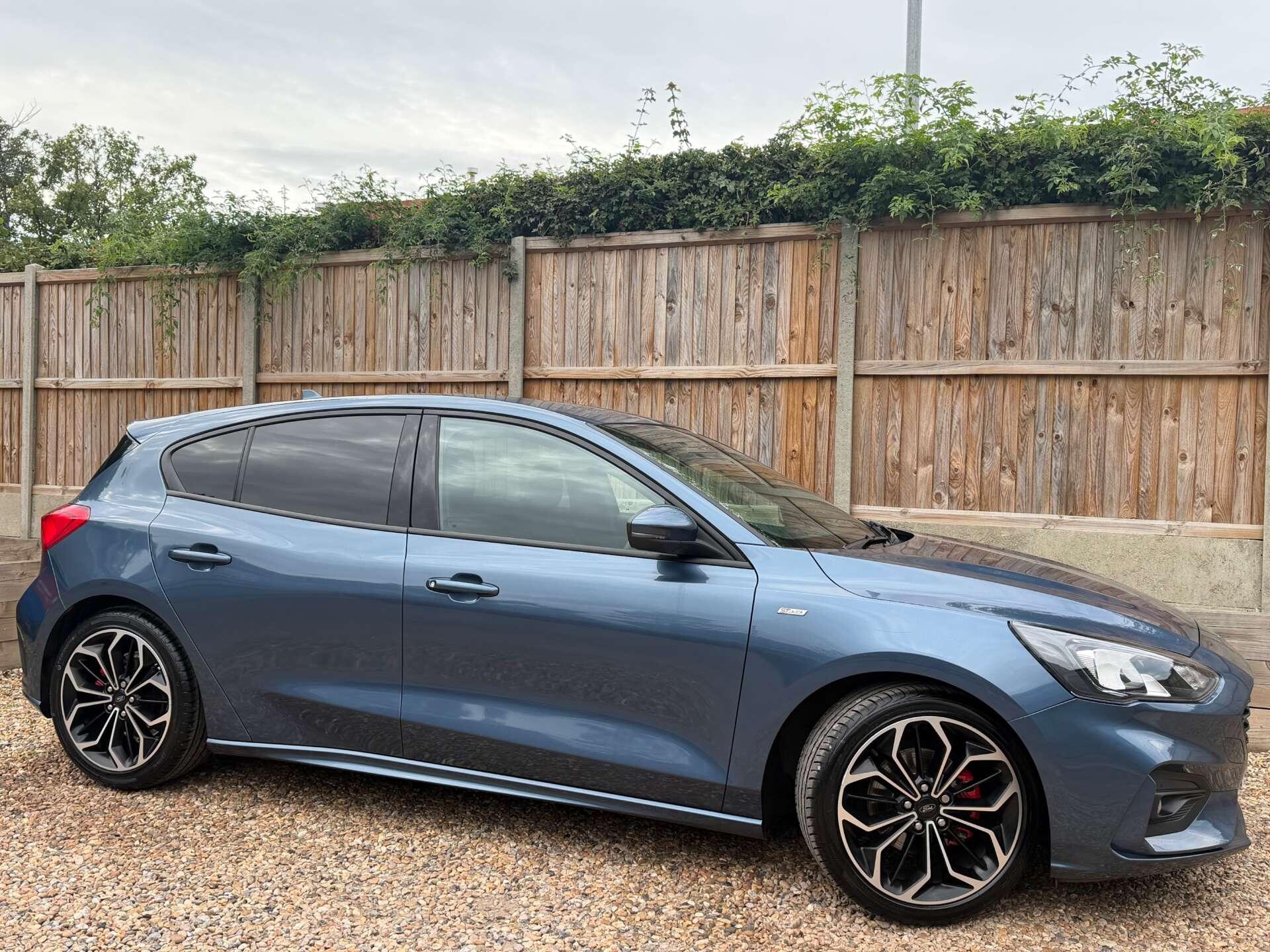 Ford Focus view 11