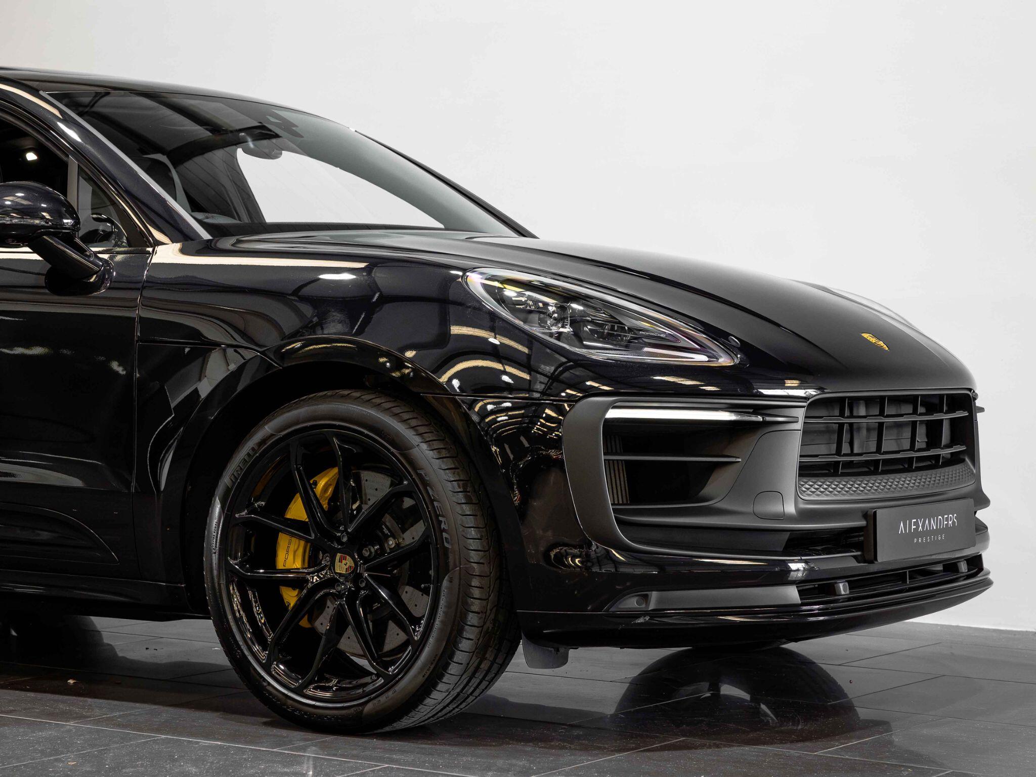 Porsche Macan view 11