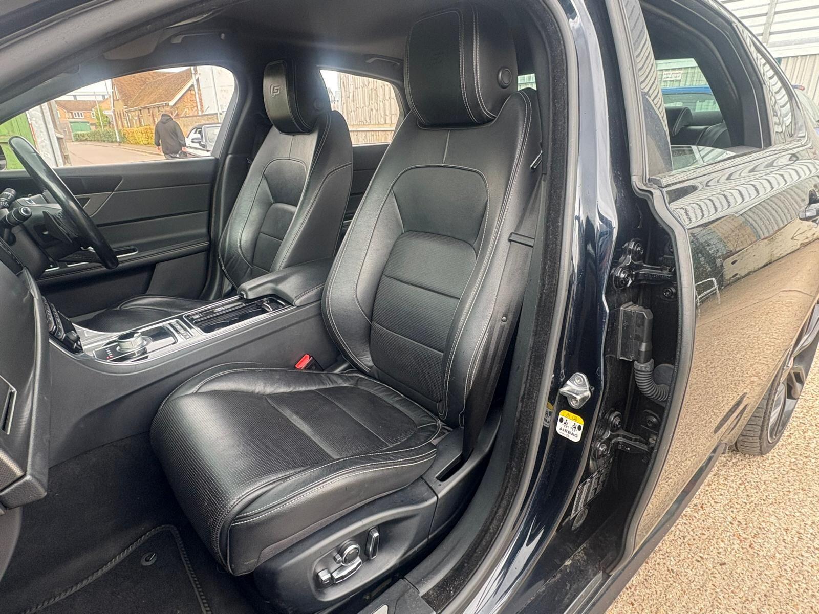 Jaguar XF view 29