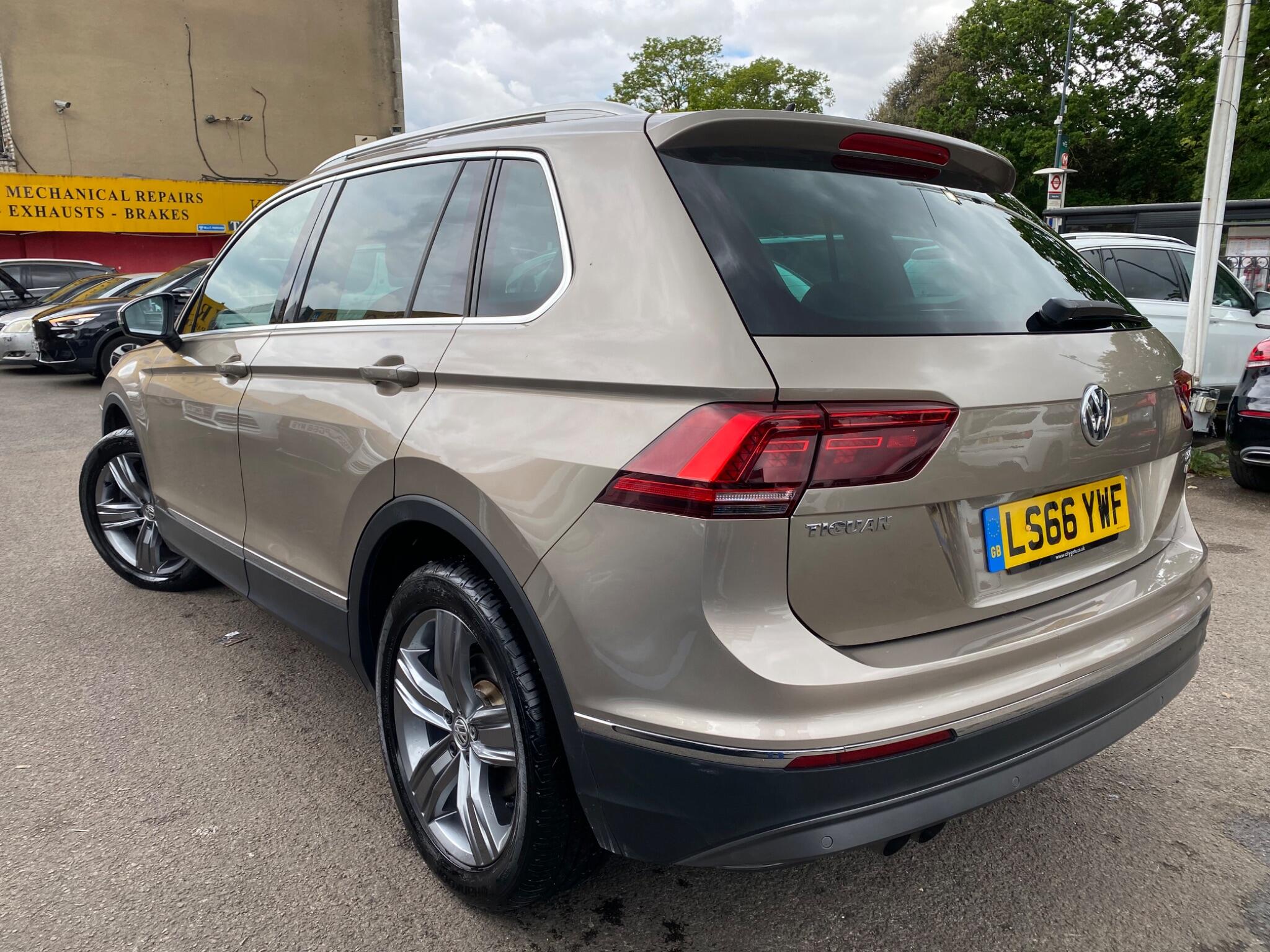 Volkswagen Tiguan view 15
