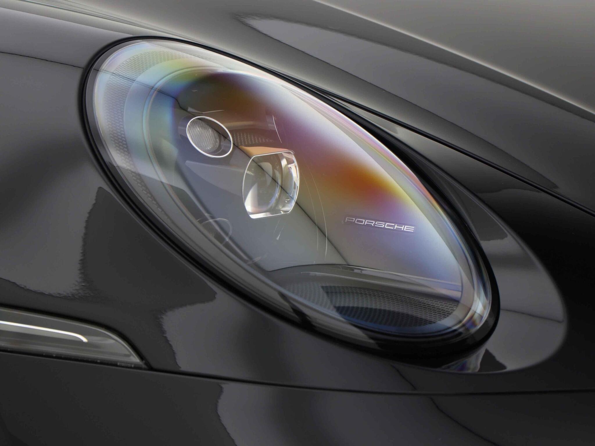 Porsche 911 view 12