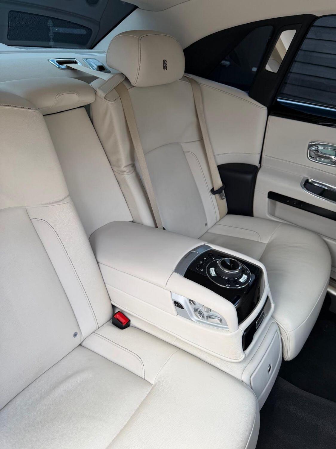 Rolls-Royce Ghost view 19