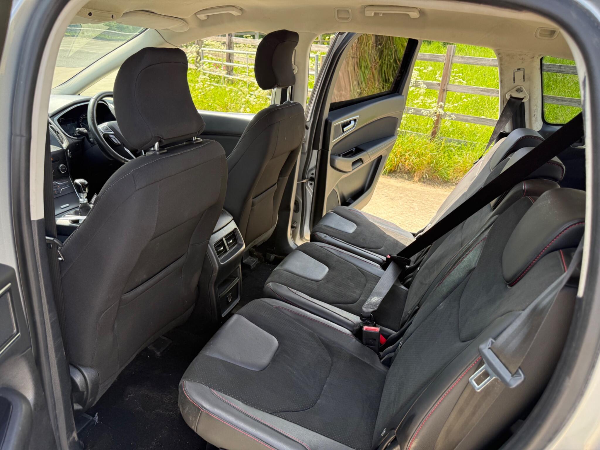 Ford S-Max 2.0 TDCi Titanium Euro 6 (s/s) 5dr — photo 33 of 102