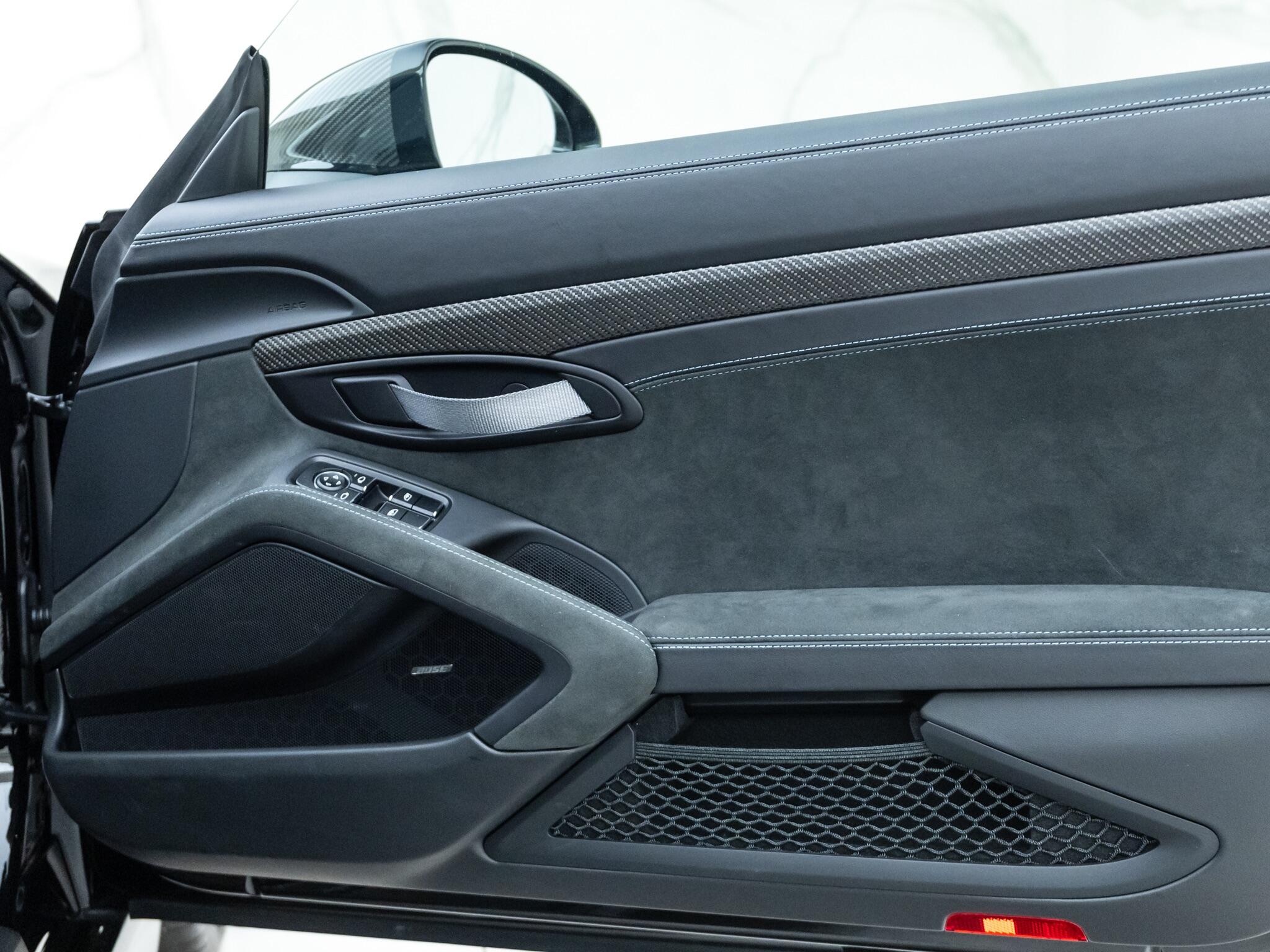 Porsche Cayman view 16