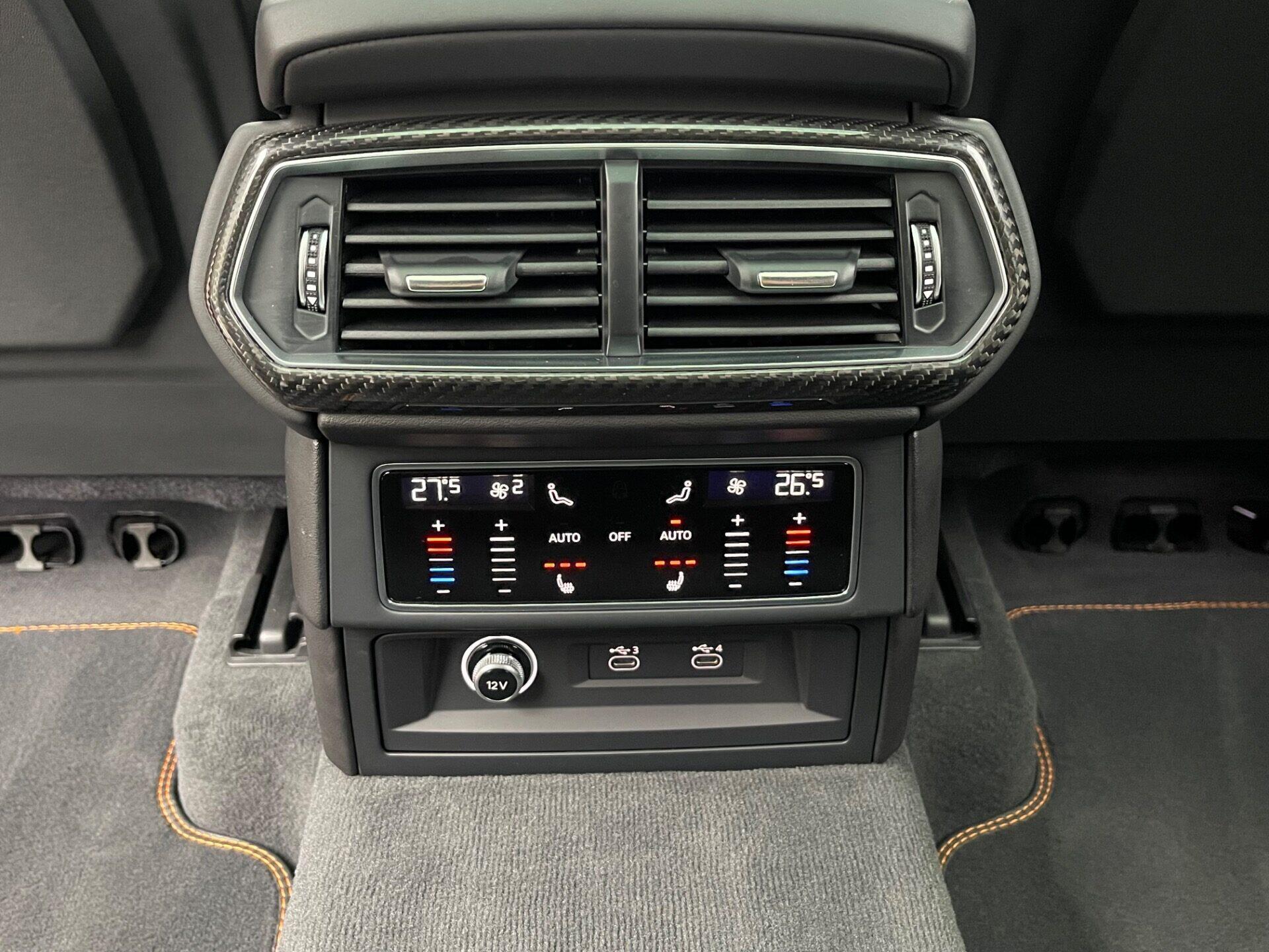 Lamborghini Urus view 35