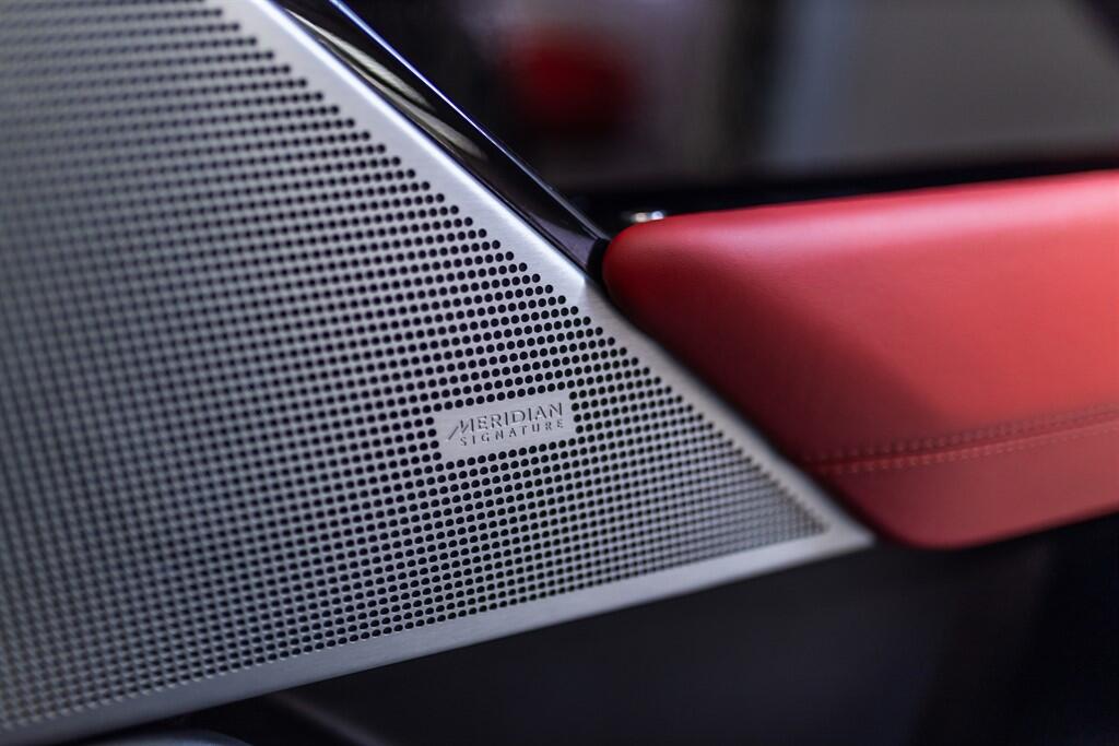 Land Rover Range Rover Velar view 30