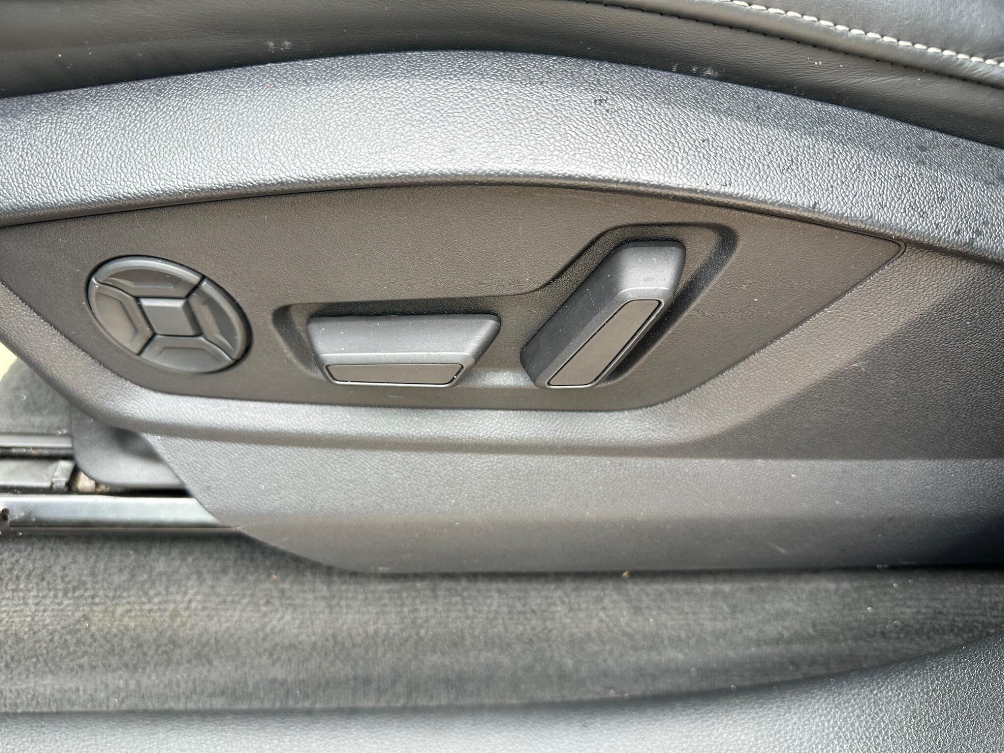 Audi Q8 view 64