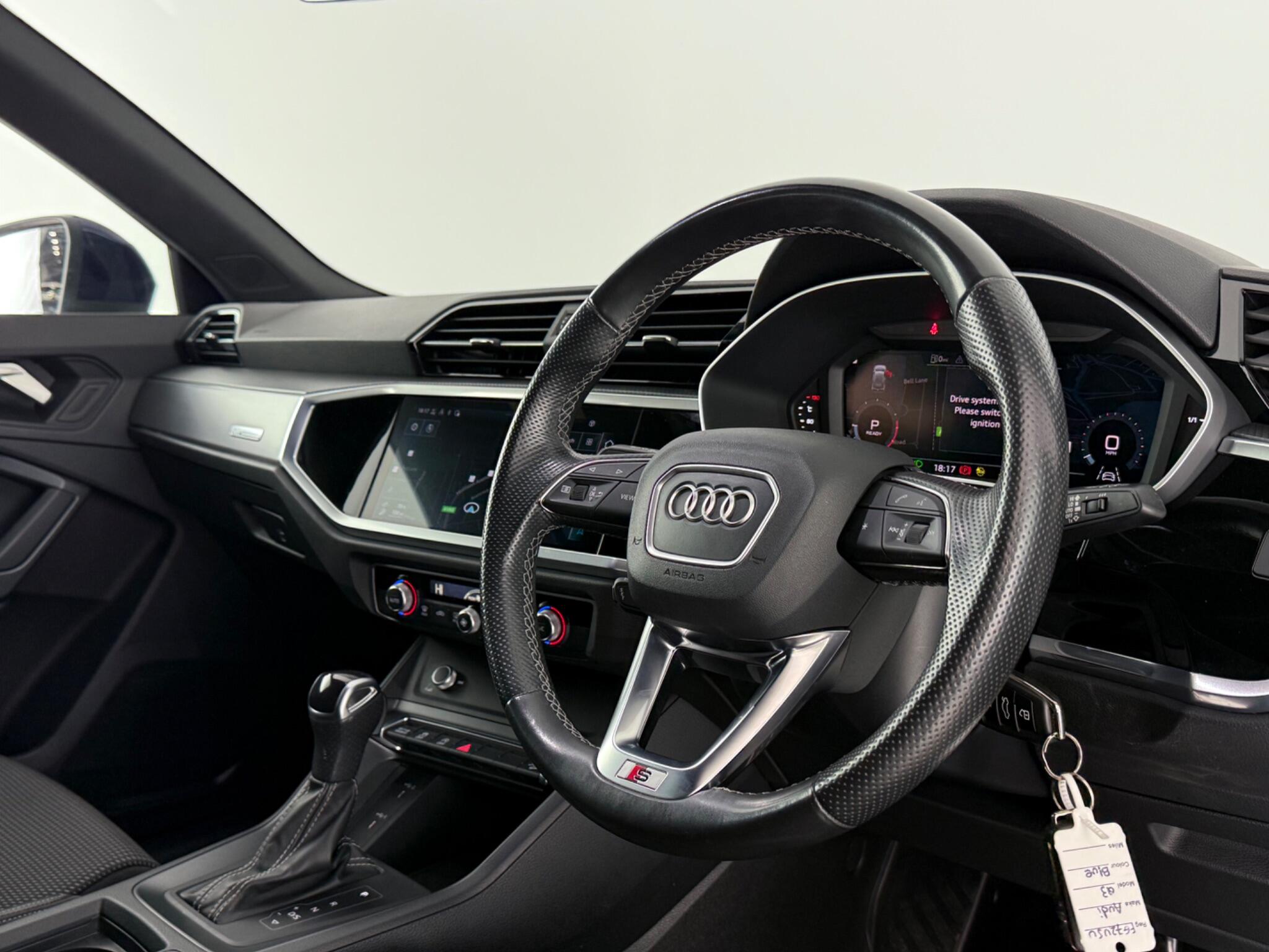 Audi Q3 view 3