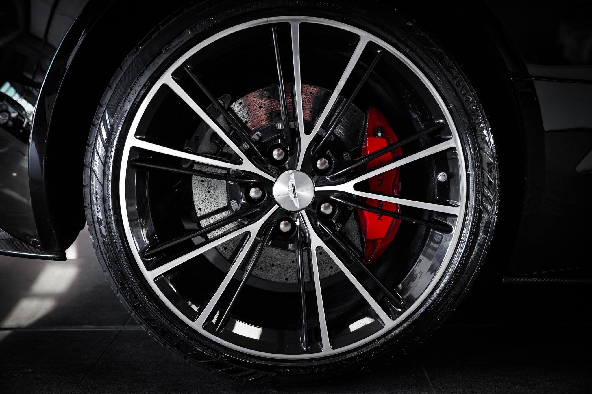 Aston Martin Vanquish view 25