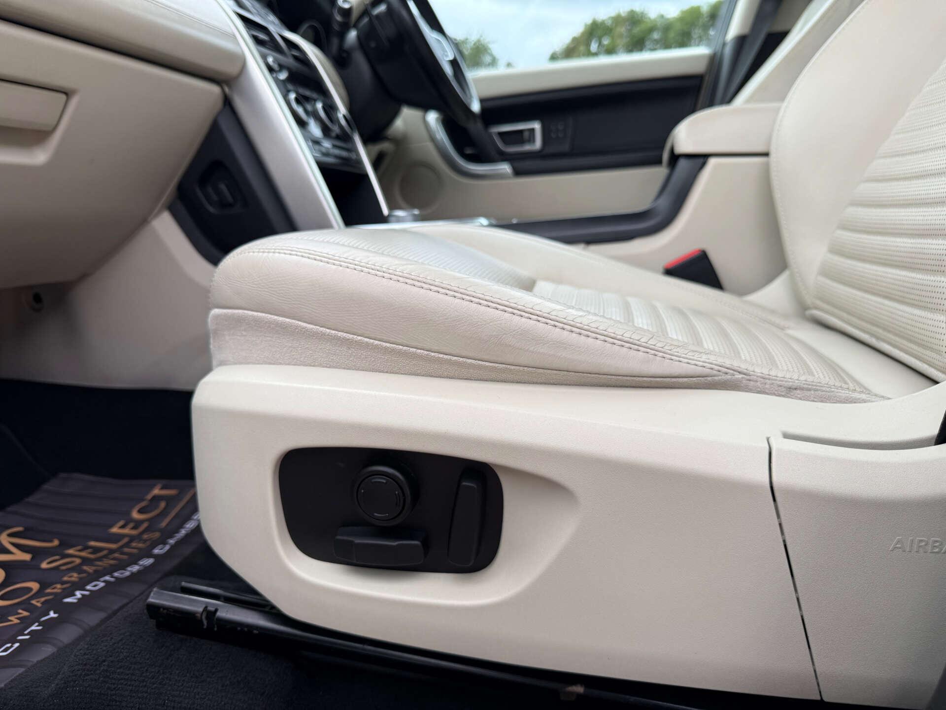 Land Rover Discovery Sport view 87