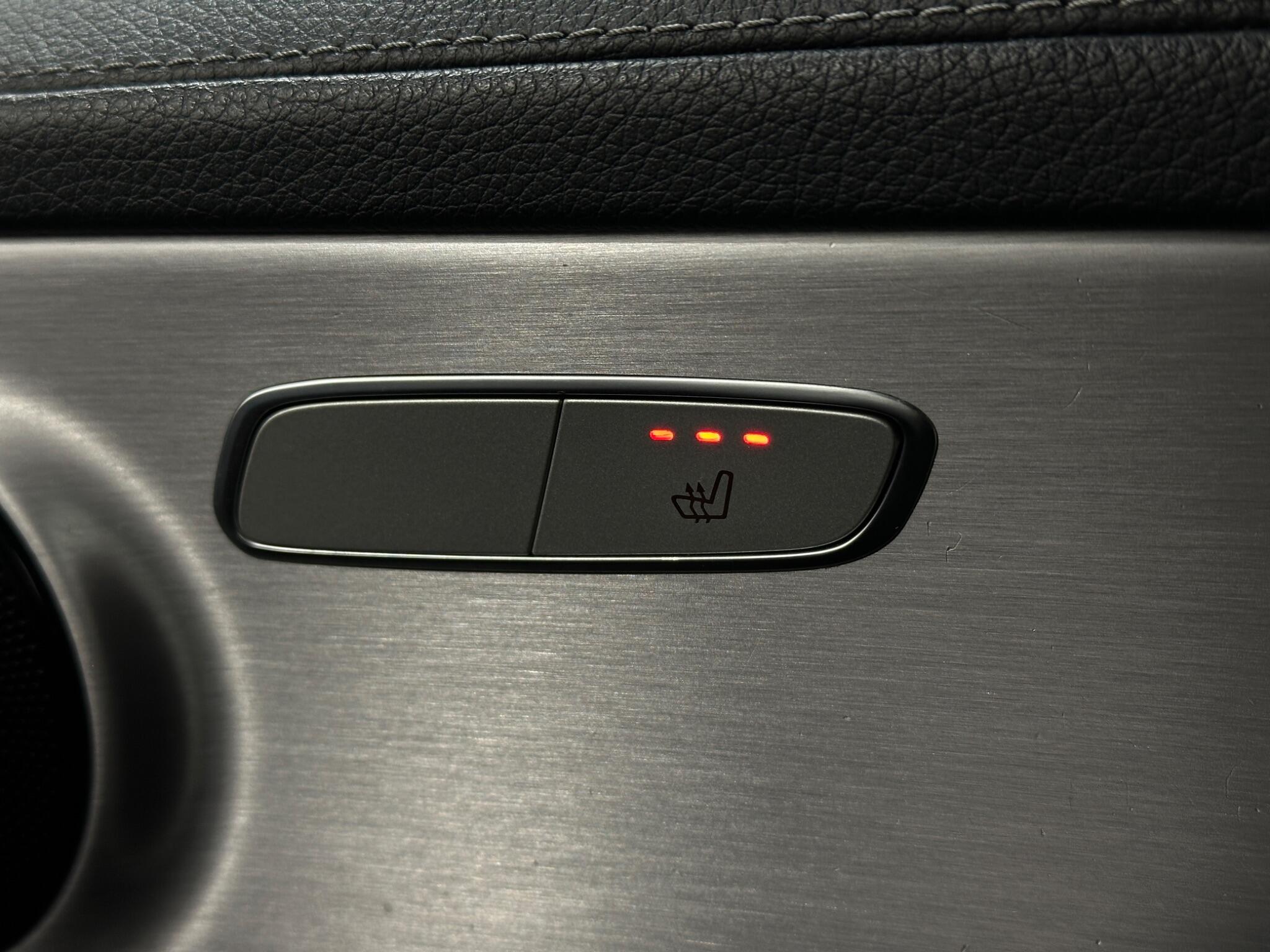 Mercedes-Benz C-Class view 20