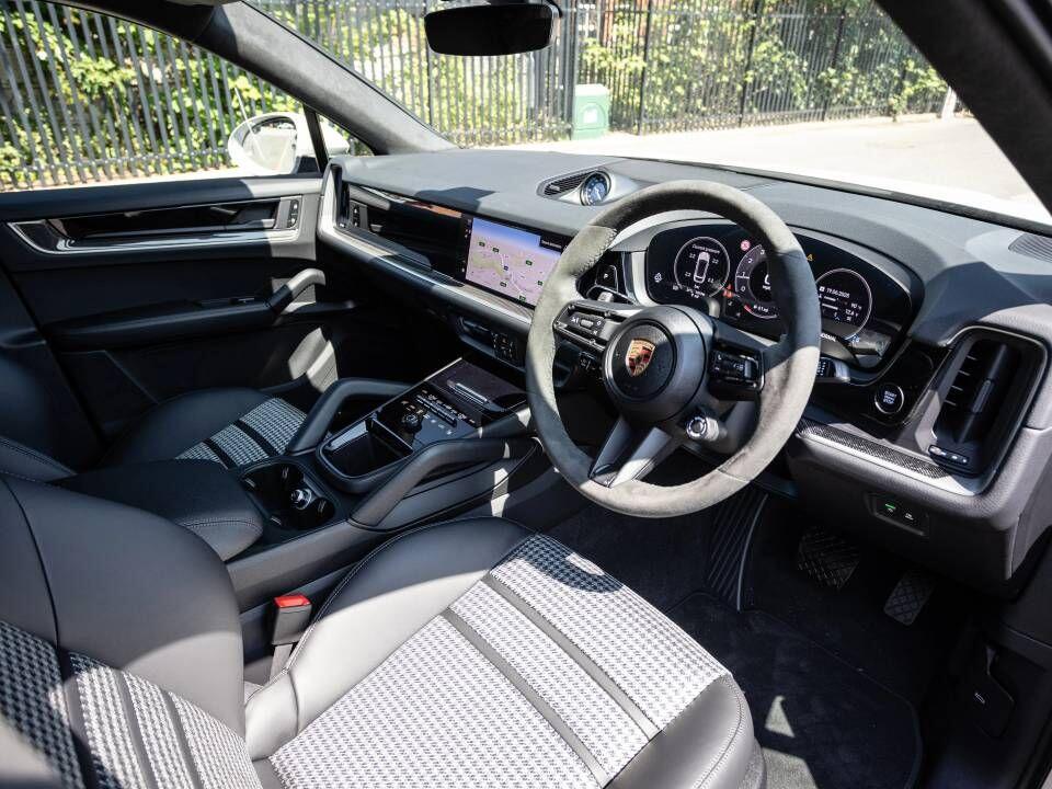 Porsche Cayenne view 45