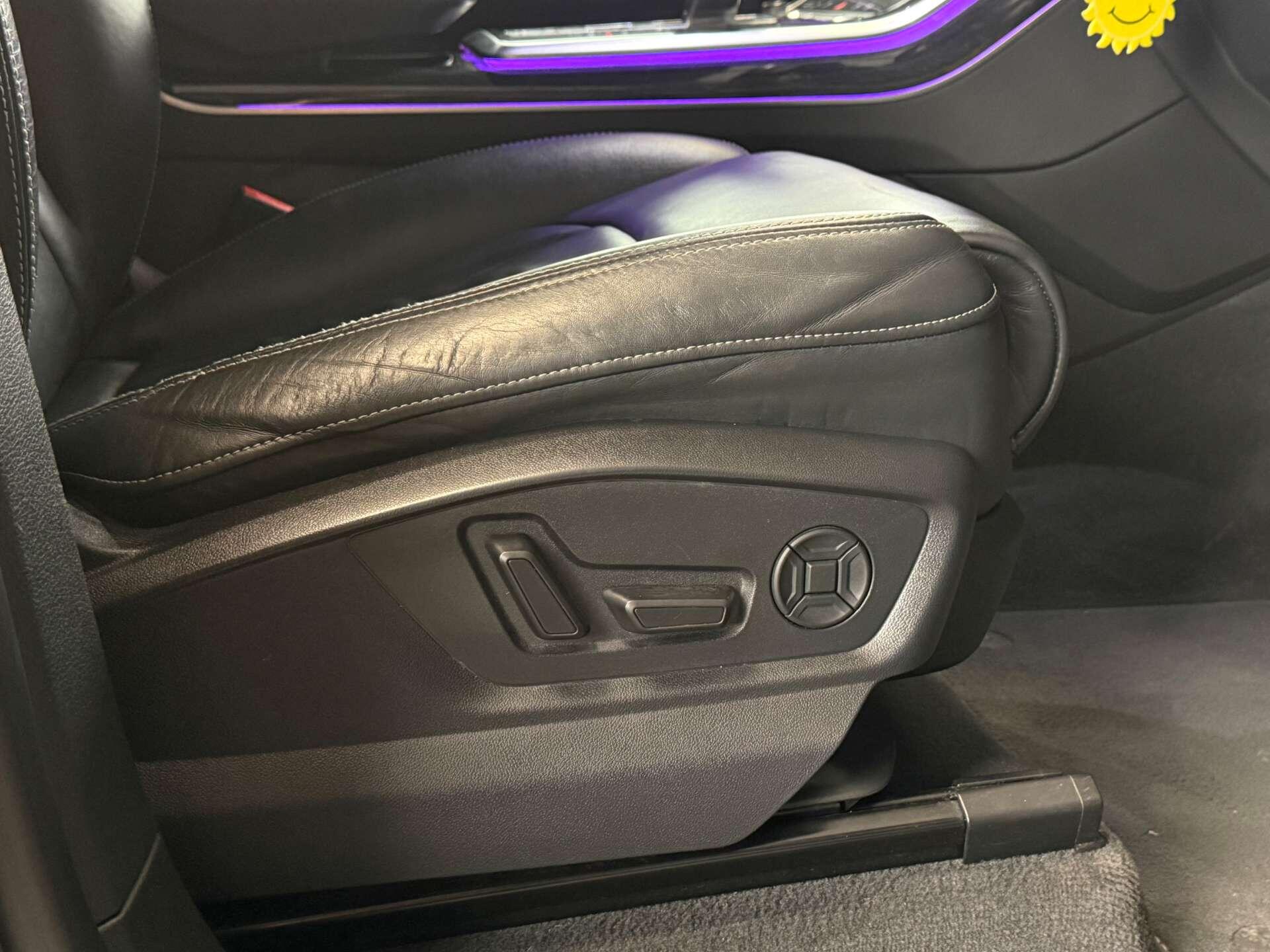 Audi Q8 view 14