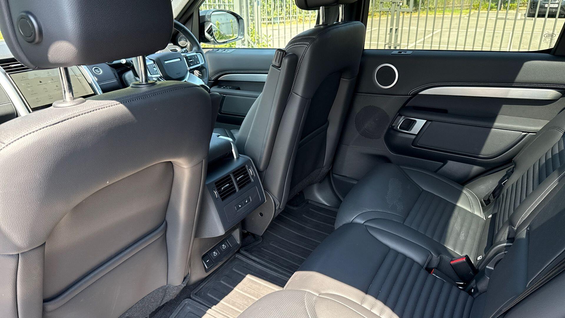Land Rover Discovery view 41