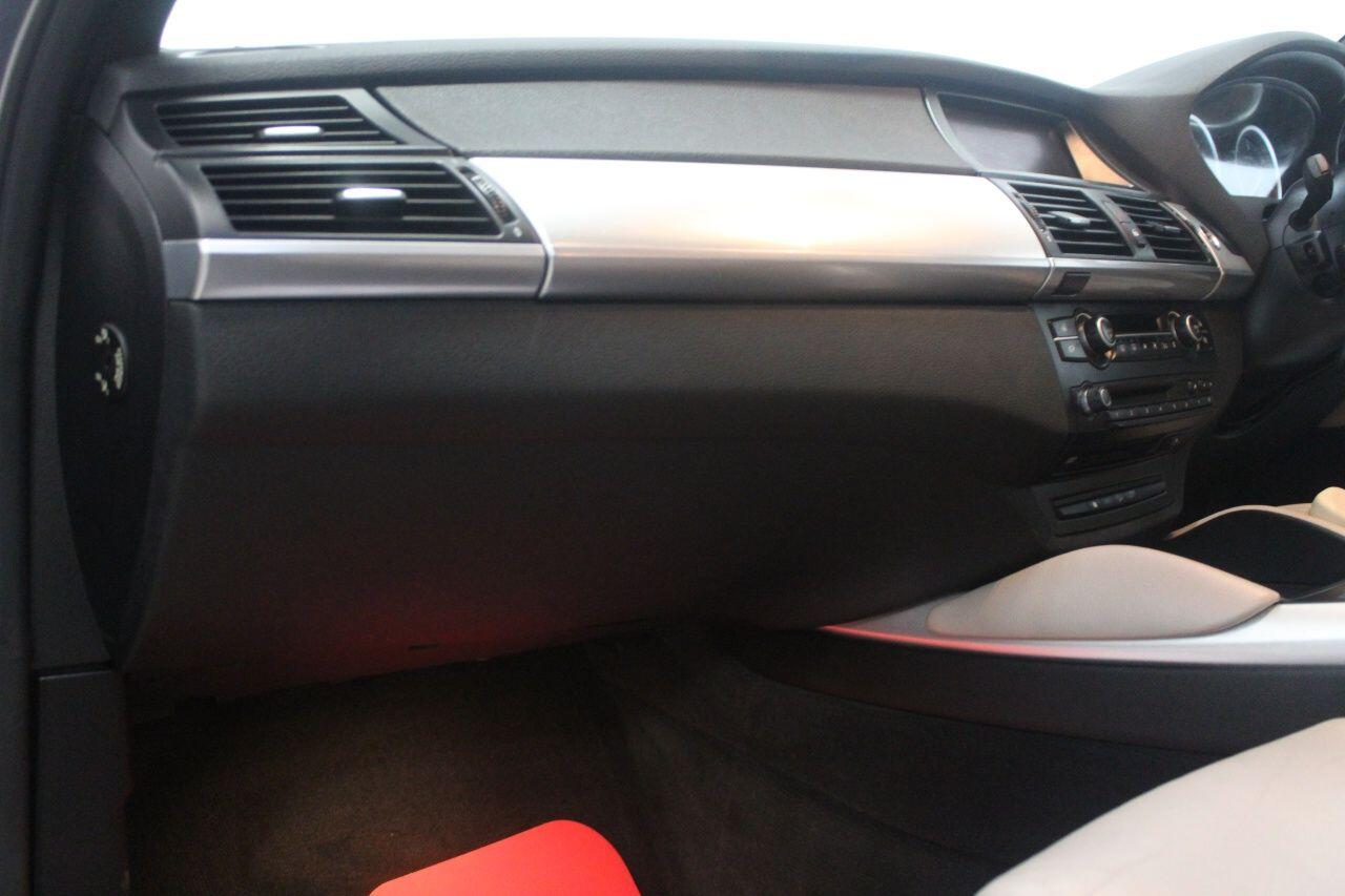 BMW X6 view 31