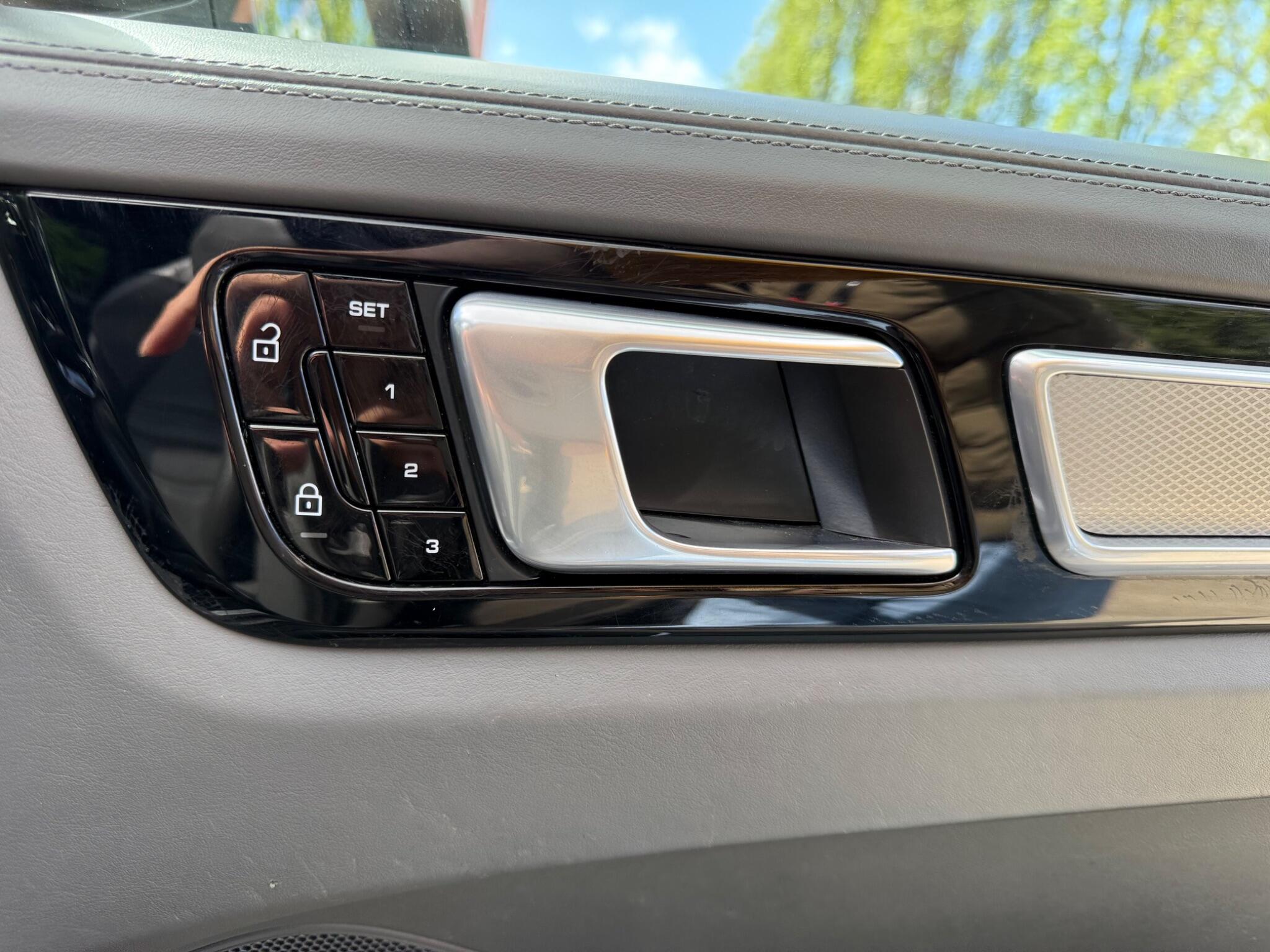 Porsche Cayenne view 26