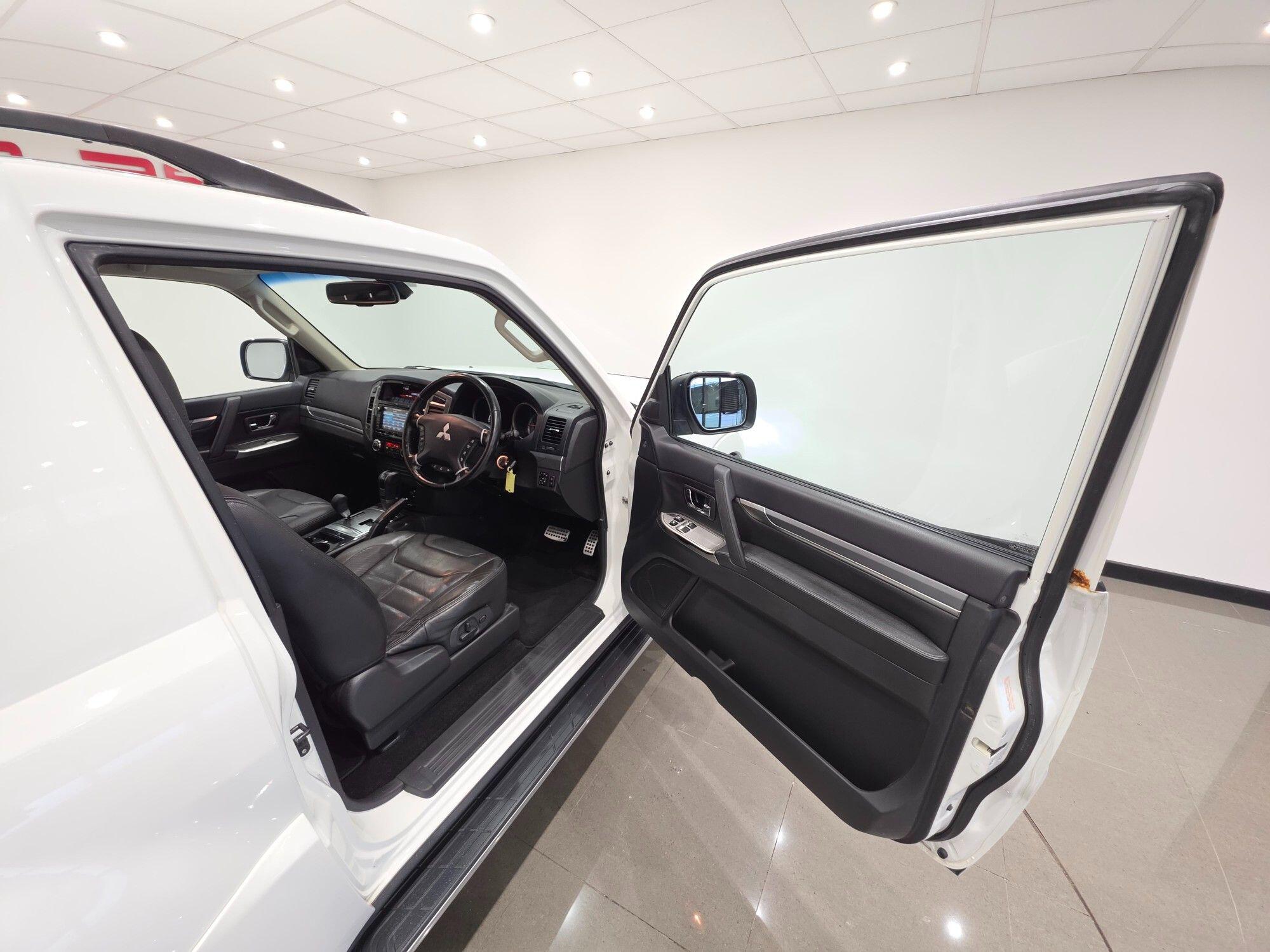 Mitsubishi Shogun view 38