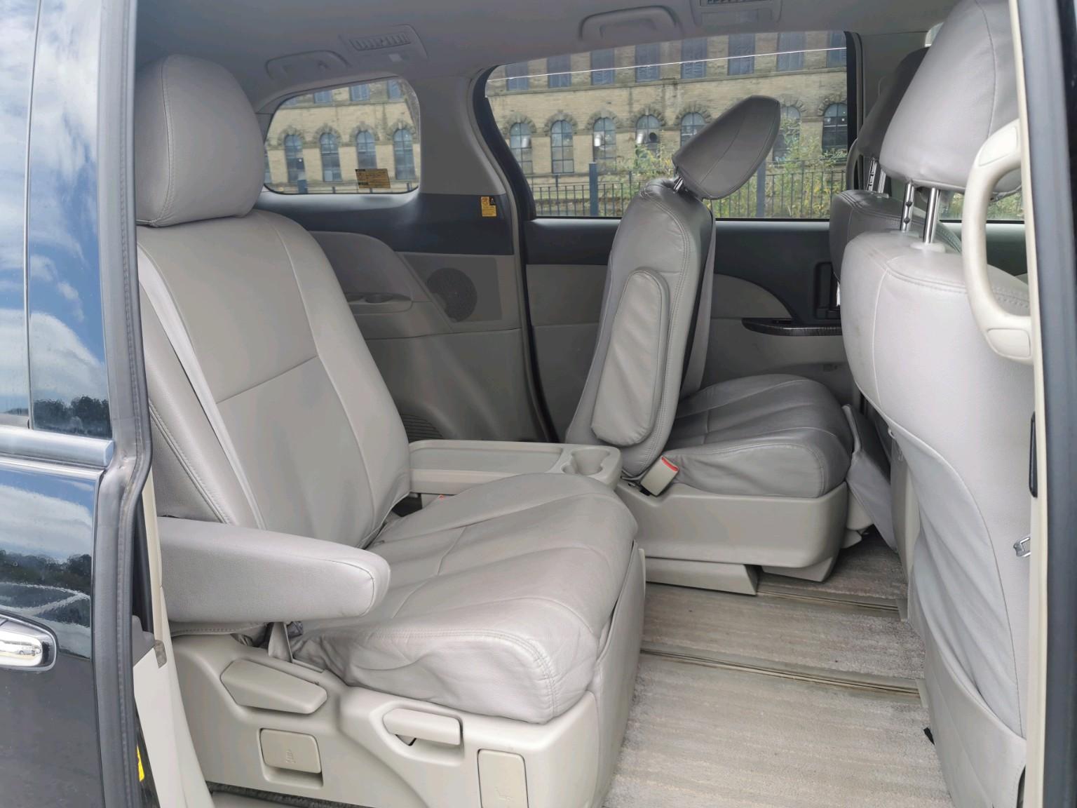 Toyota Estima view 19
