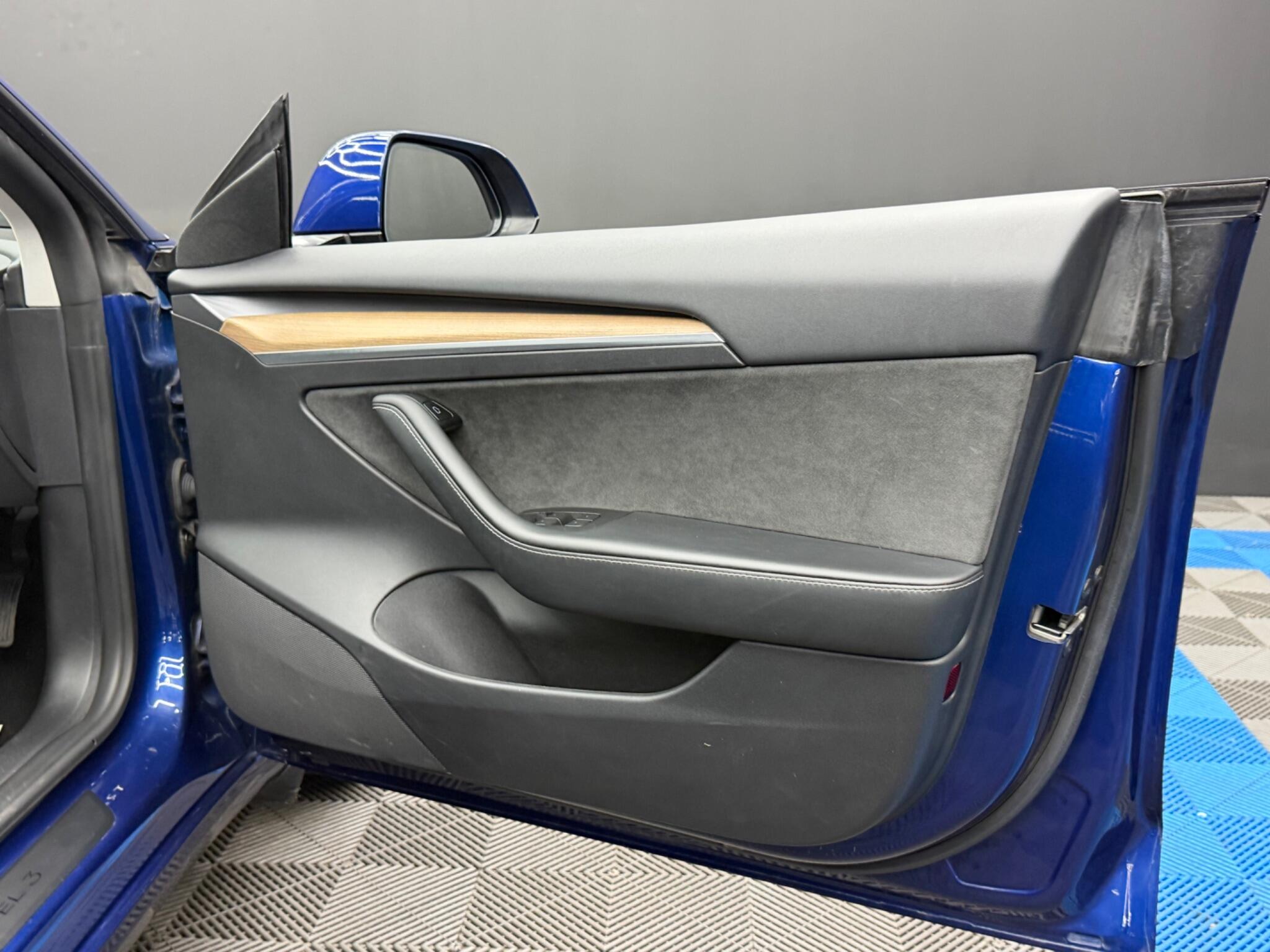 Tesla Model 3 view 34