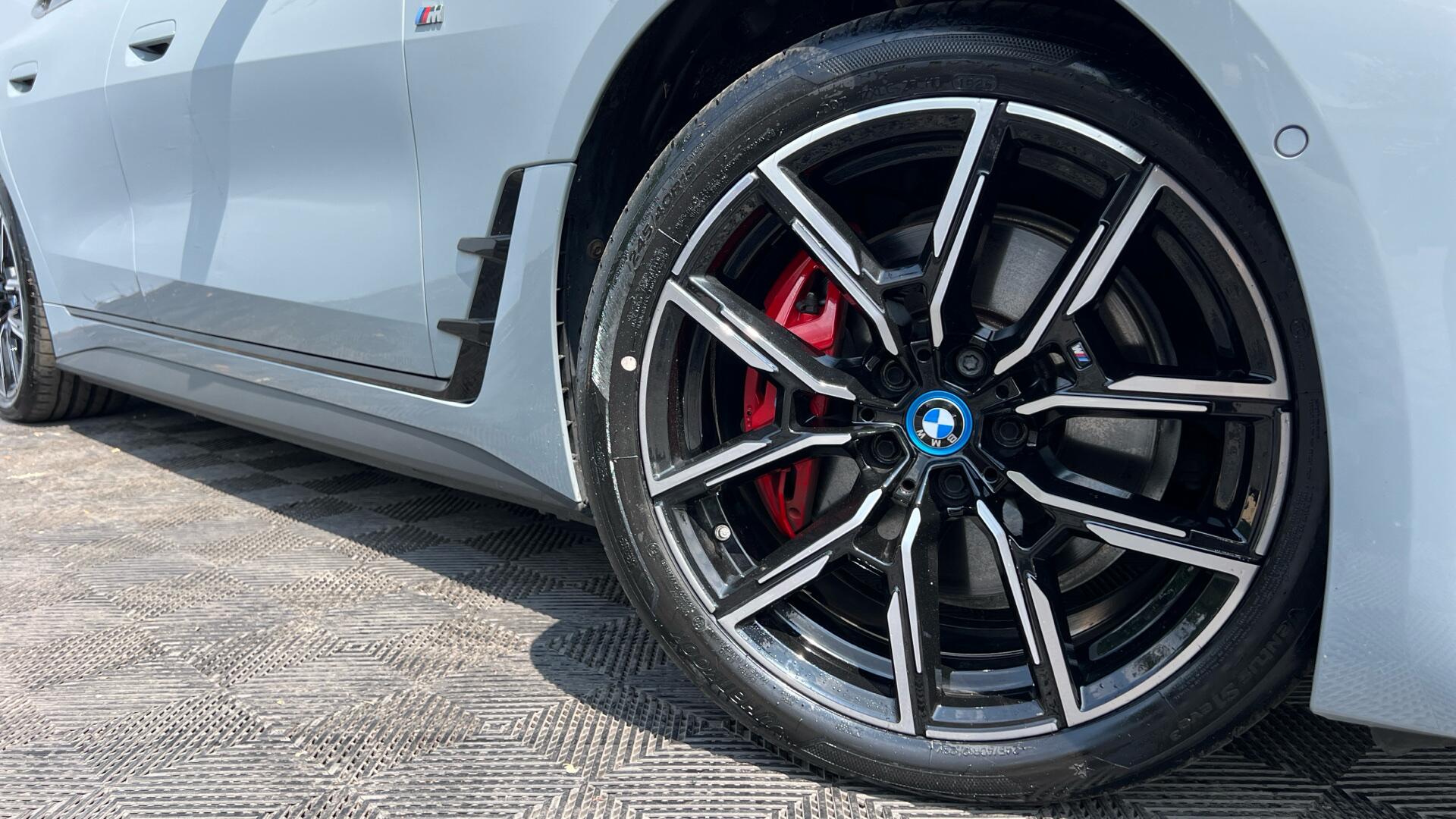 BMW I4 view 25