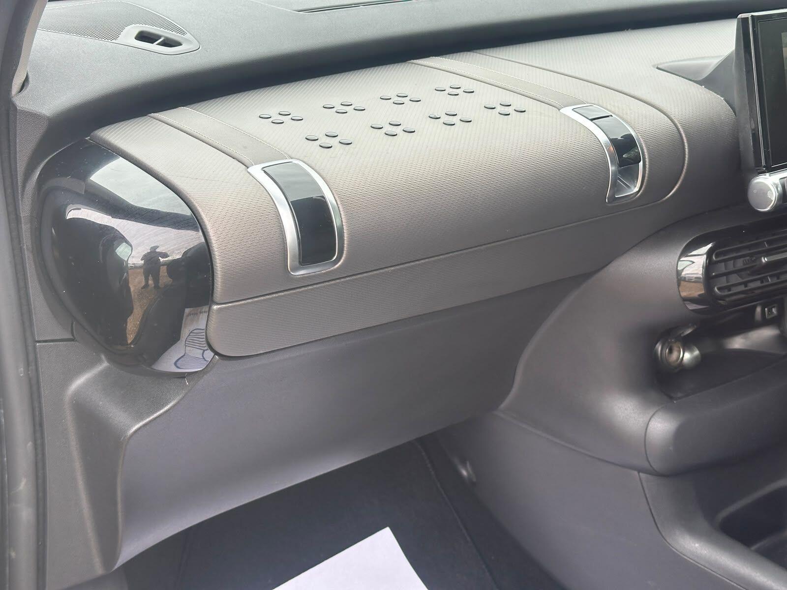 Citroen C4 Cactus view 9