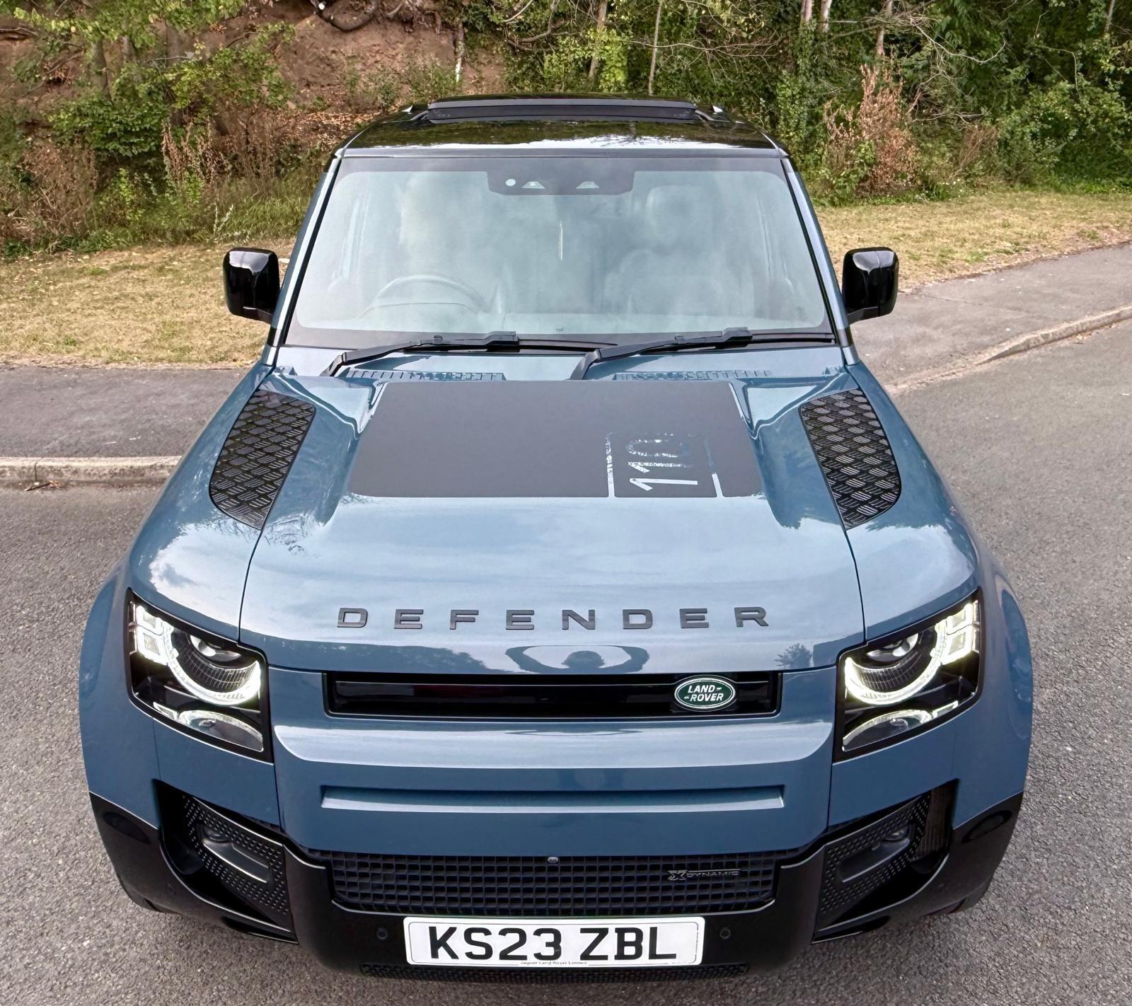 Land Rover Defender view 85