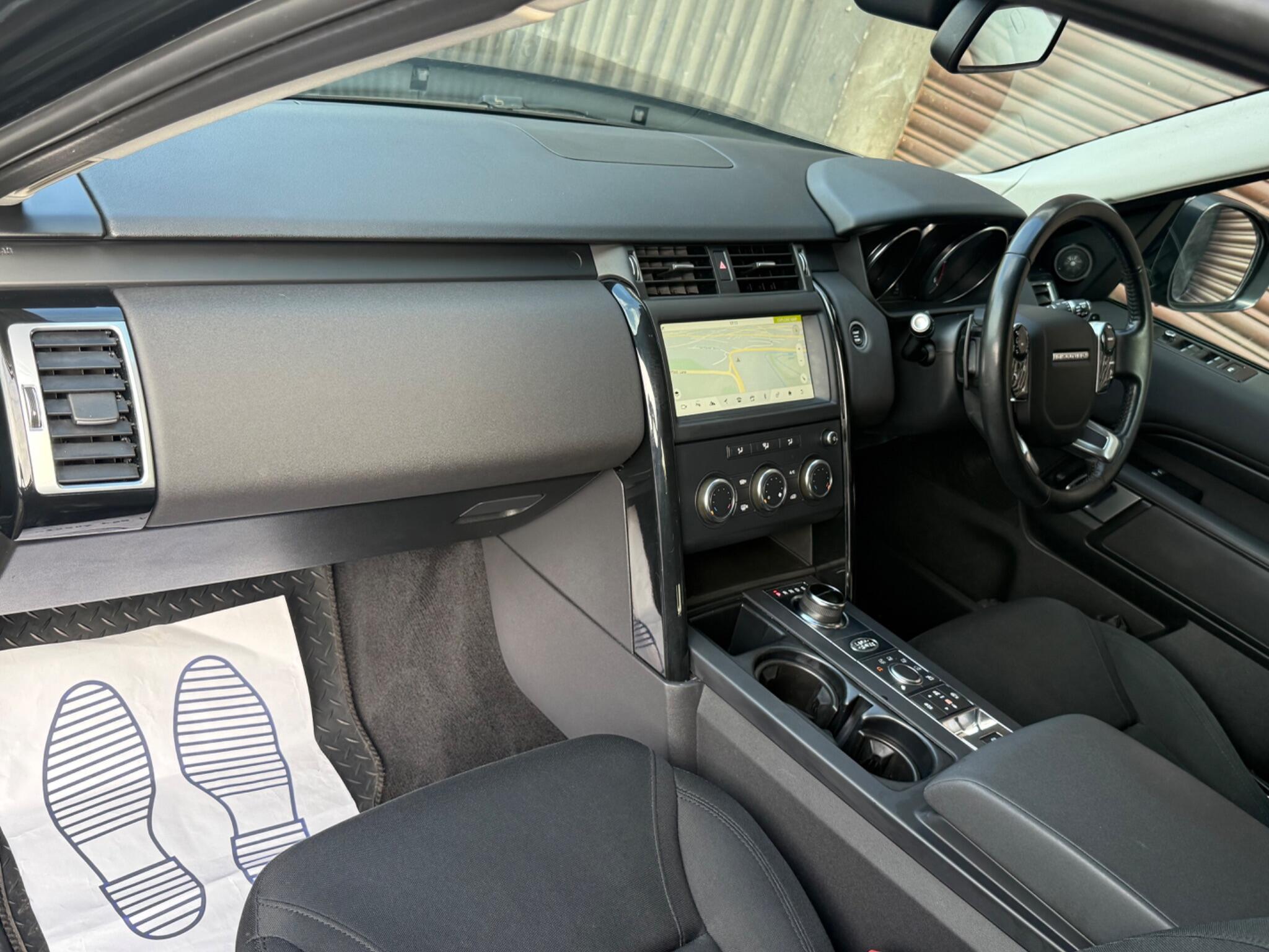 Land Rover Discovery view 17