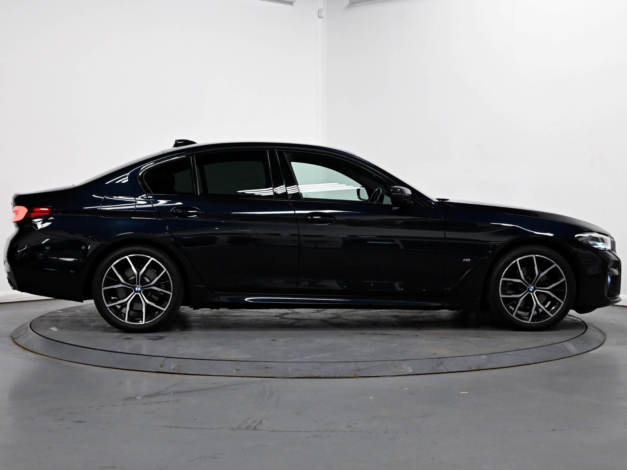 BMW 5 Series view 17
