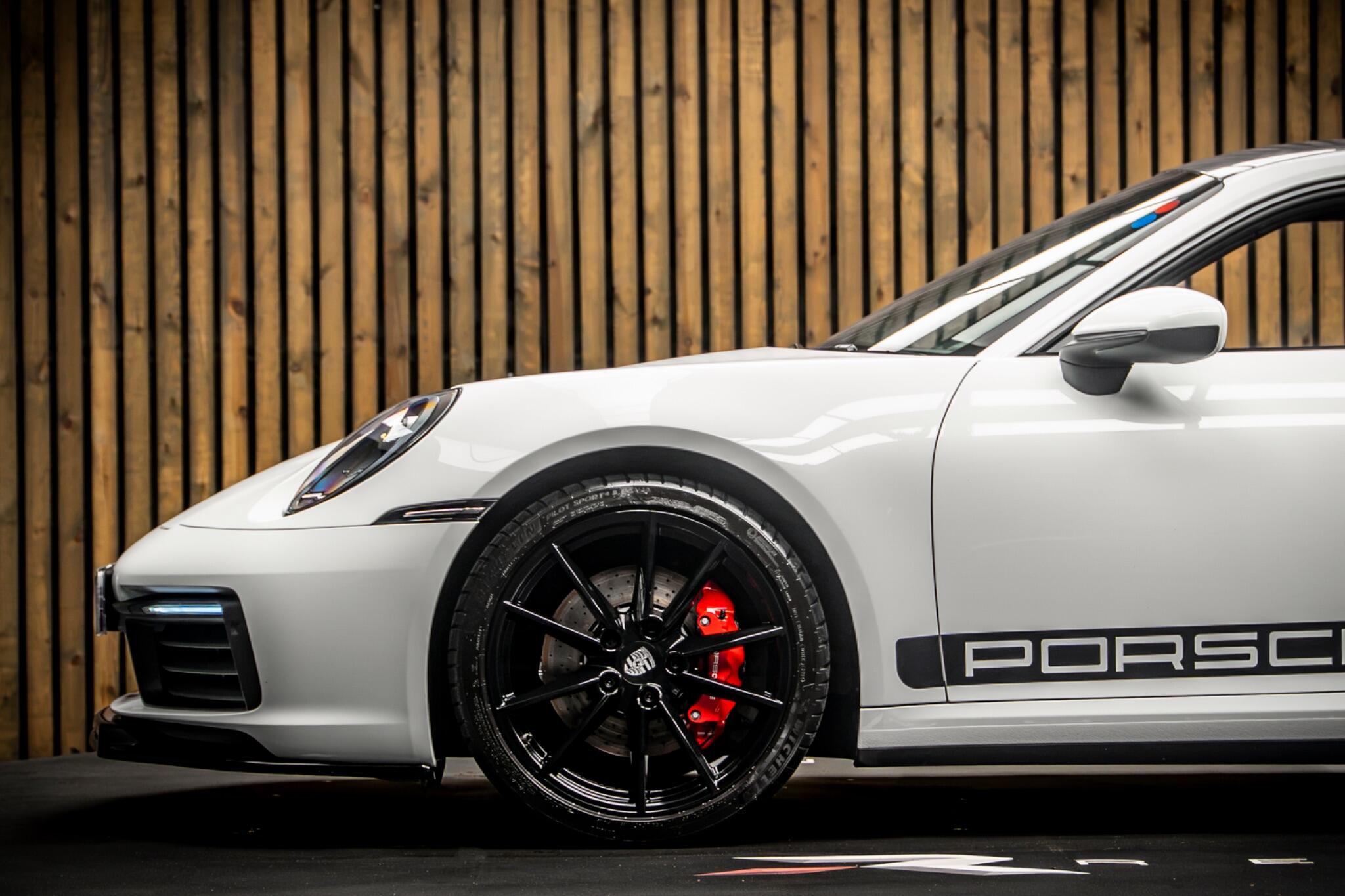 Porsche 911 view 9
