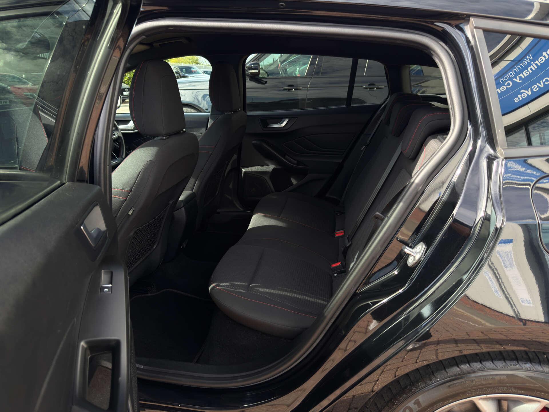 Ford Focus view 34