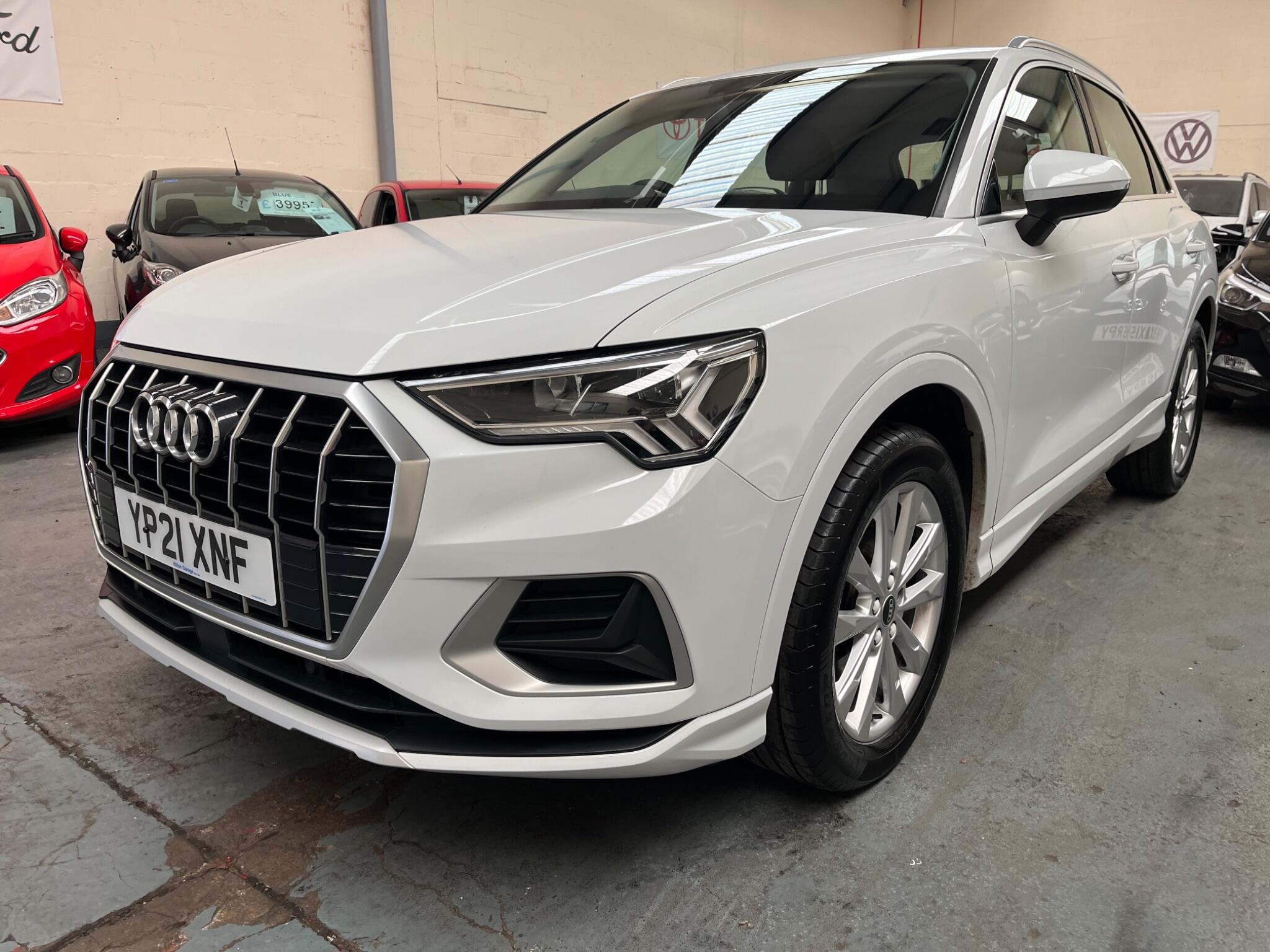 Audi Q3 view 5