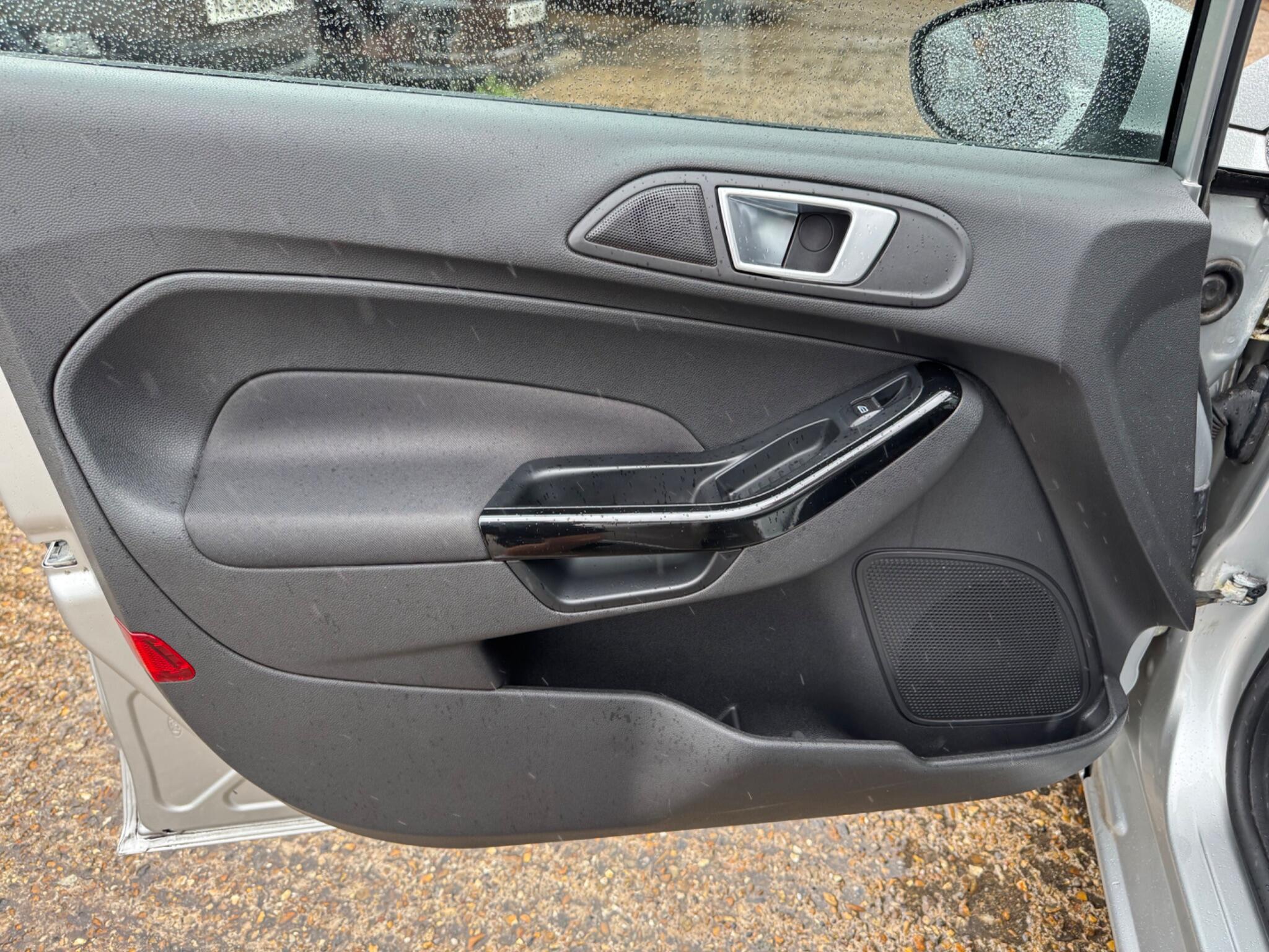 Ford Fiesta view 22