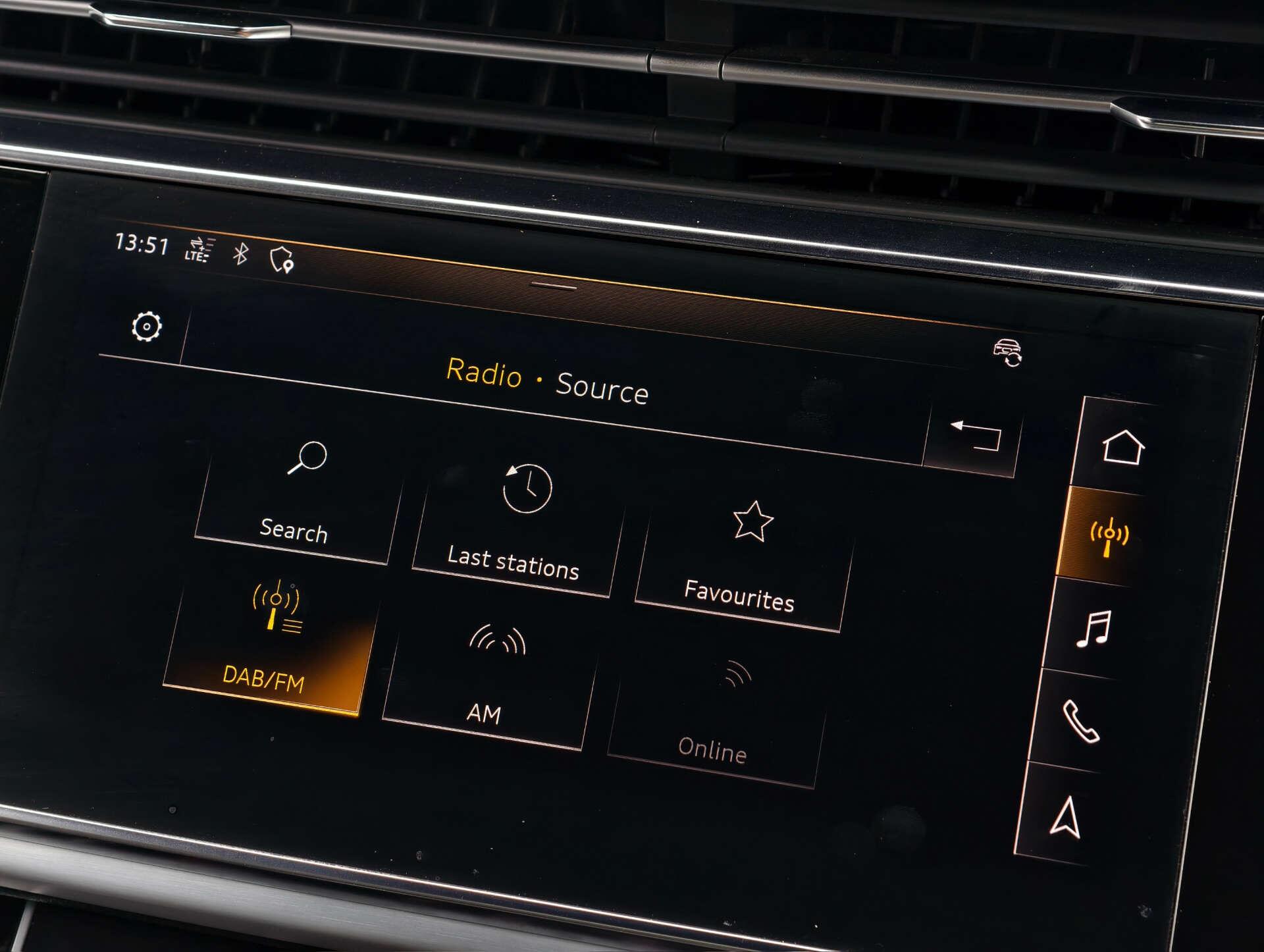 Audi Q8 view 60