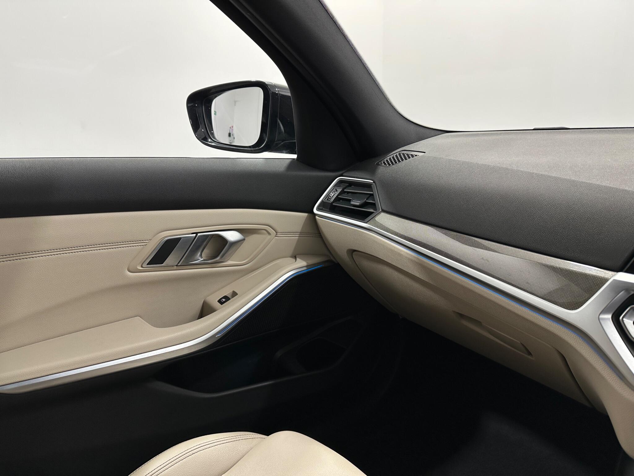 BMW 3 Series view 29