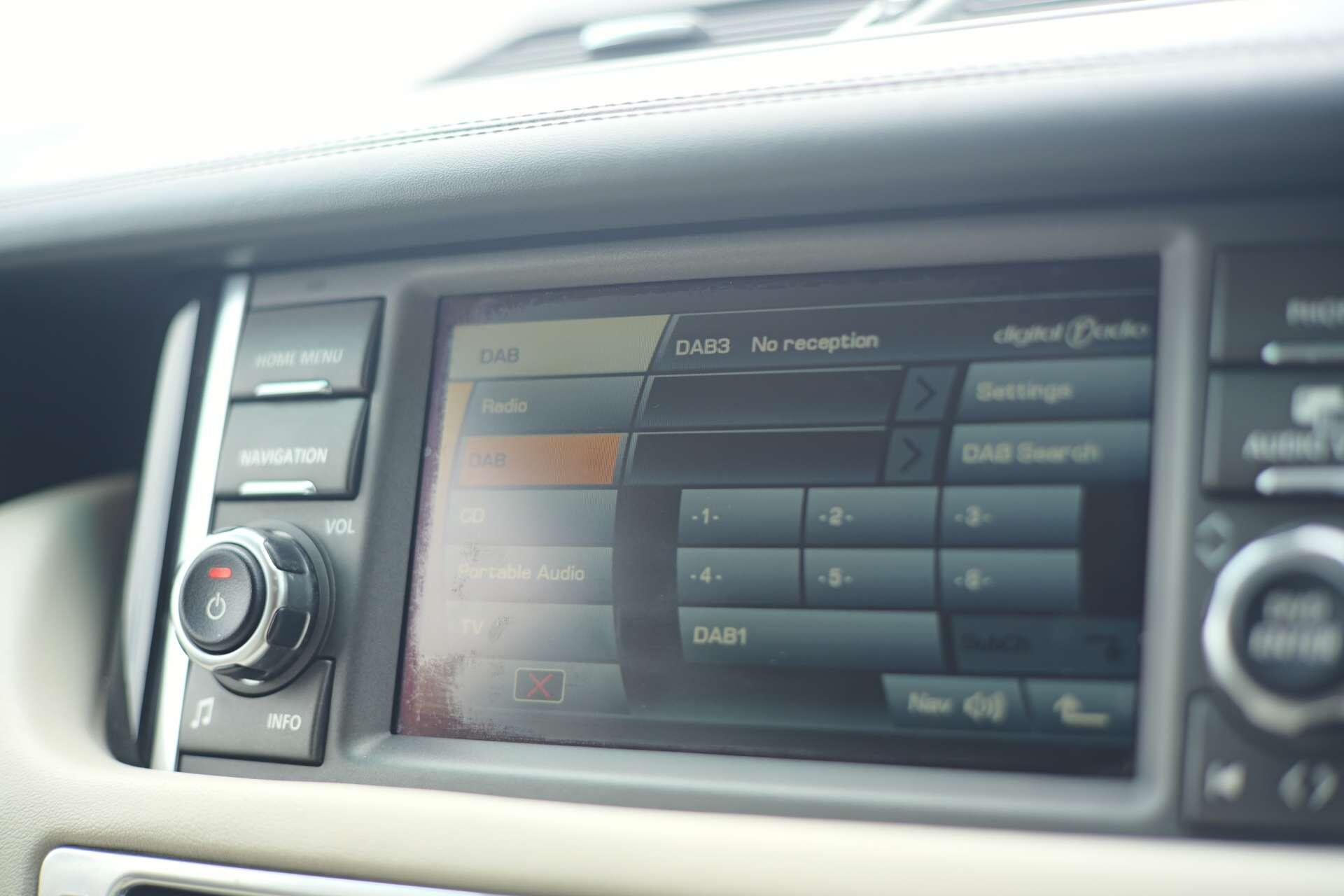 Land Rover Range Rover view 28