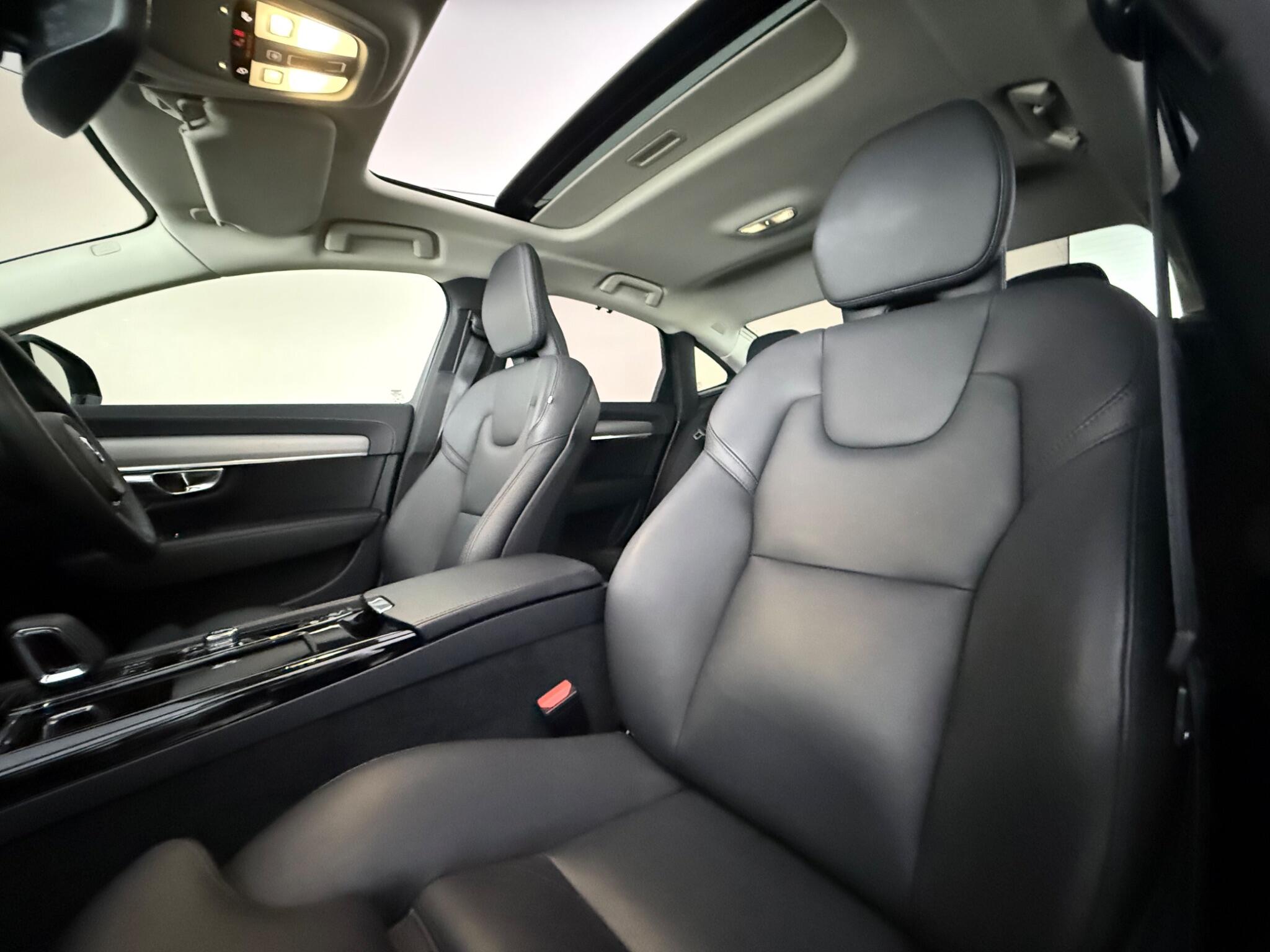 Volvo S90 view 37