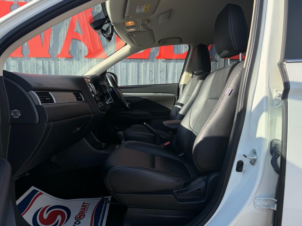 Mitsubishi Outlander view 17