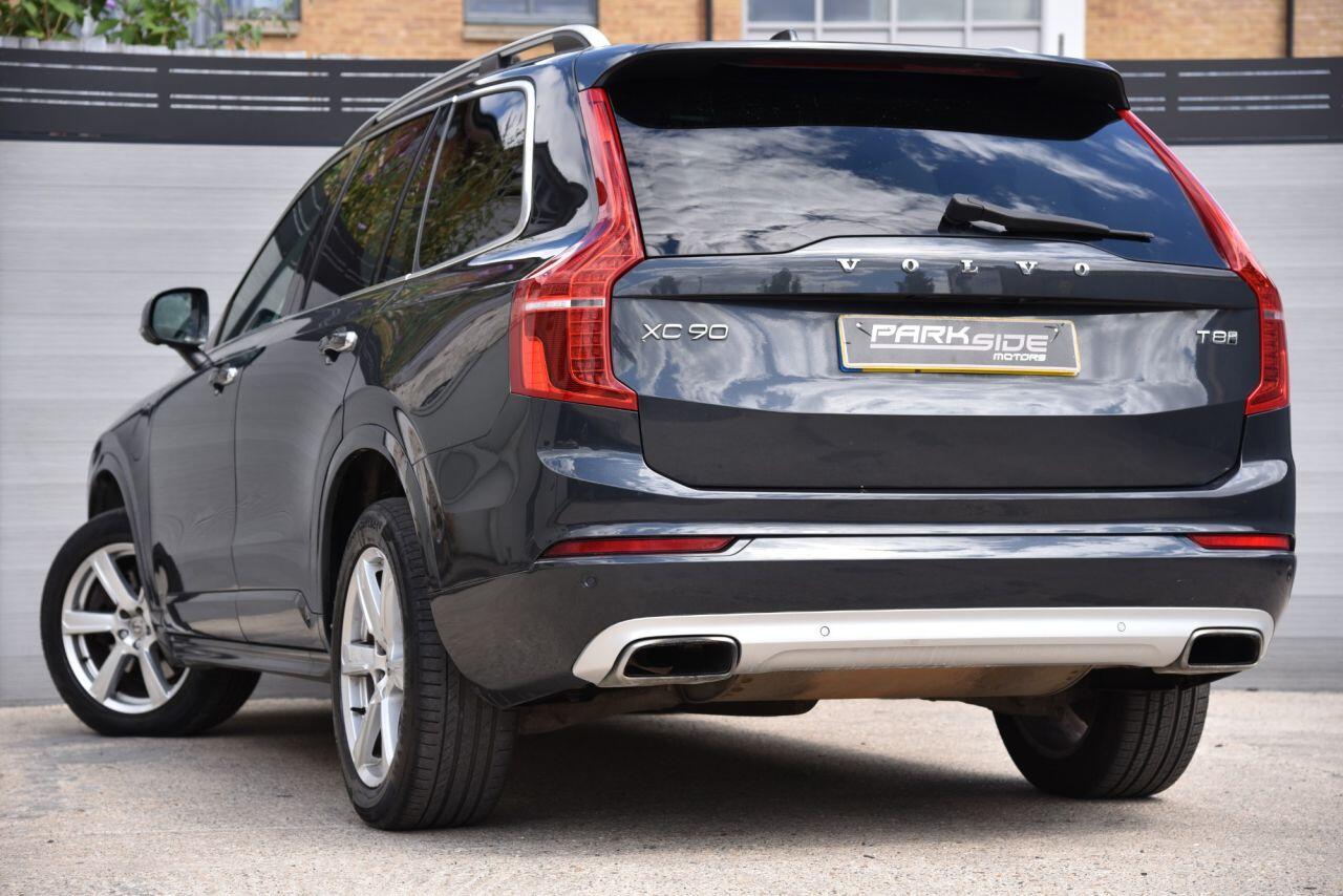 Volvo XC90 view 3