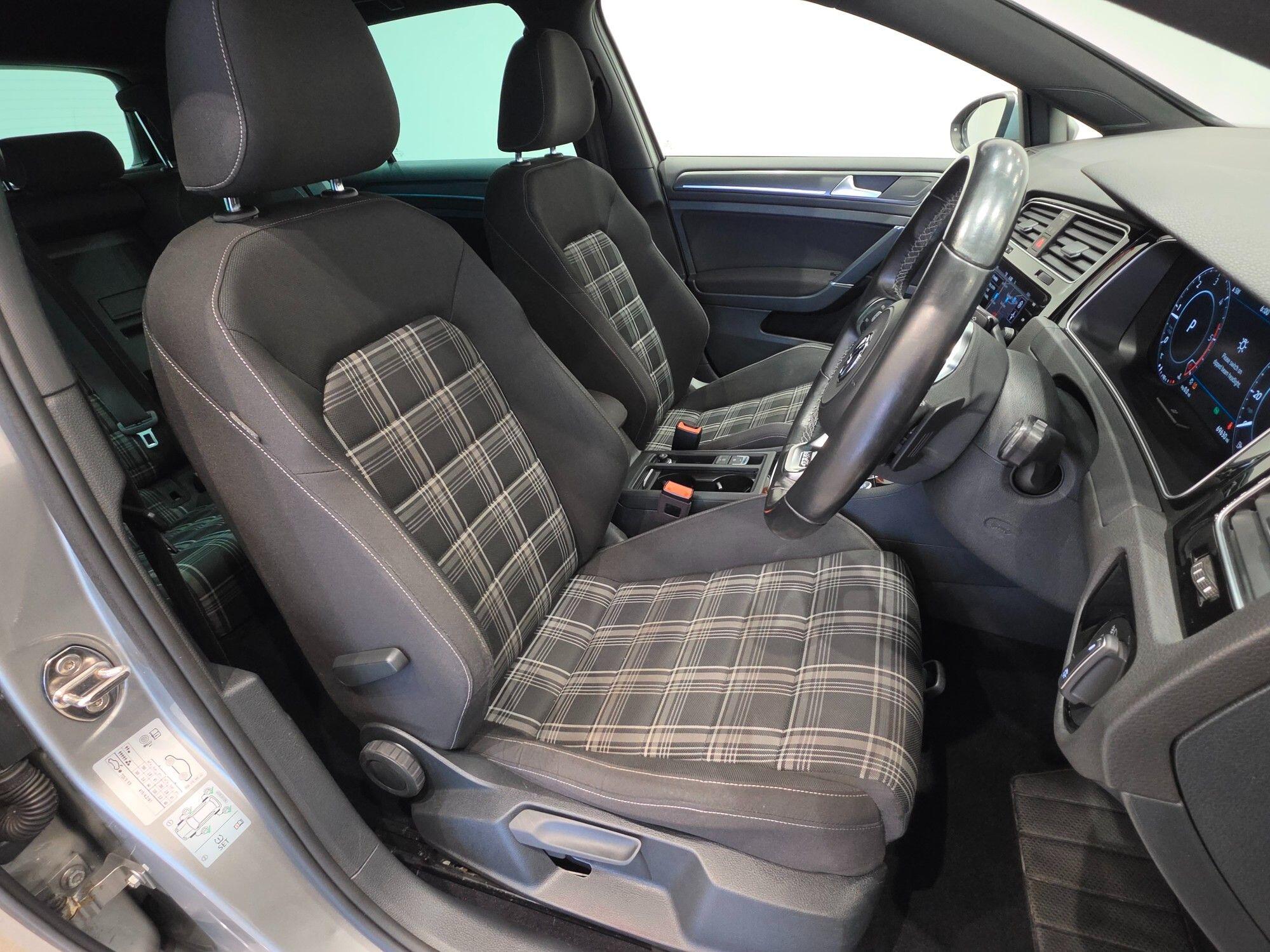 Volkswagen Golf view 77