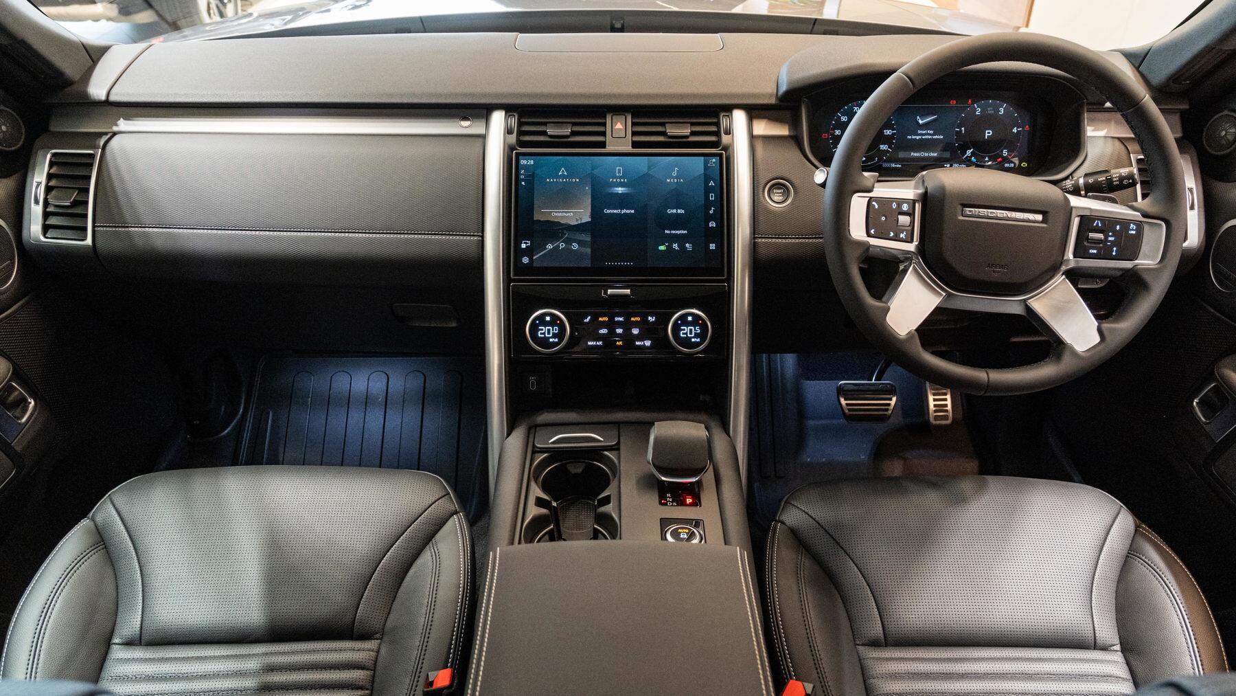 Land Rover Discovery view 11