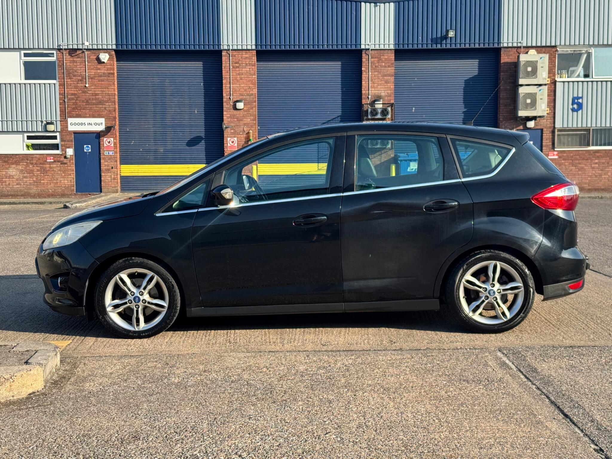 Ford C-Max view 11