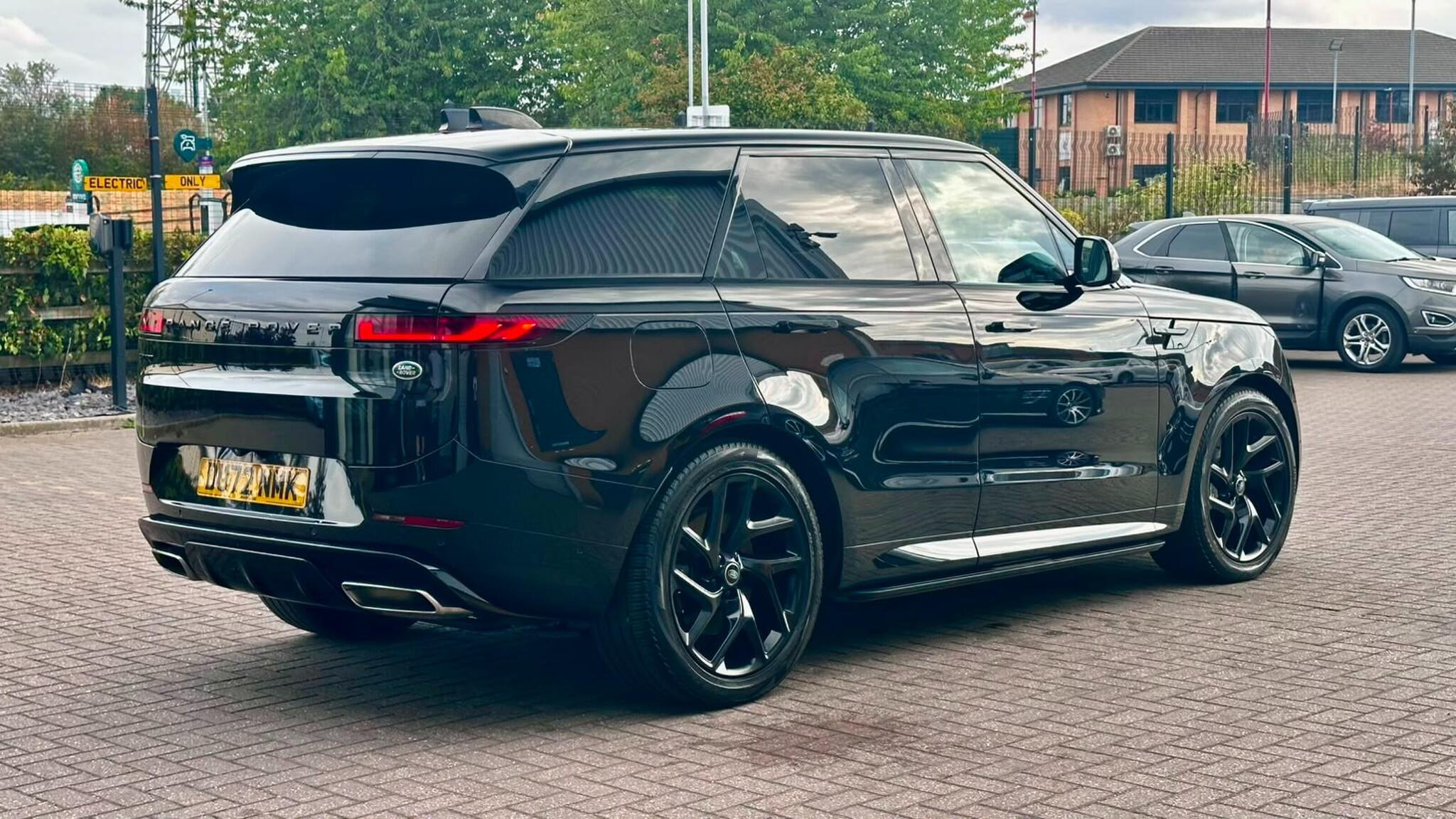 Land Rover Range Rover view 16