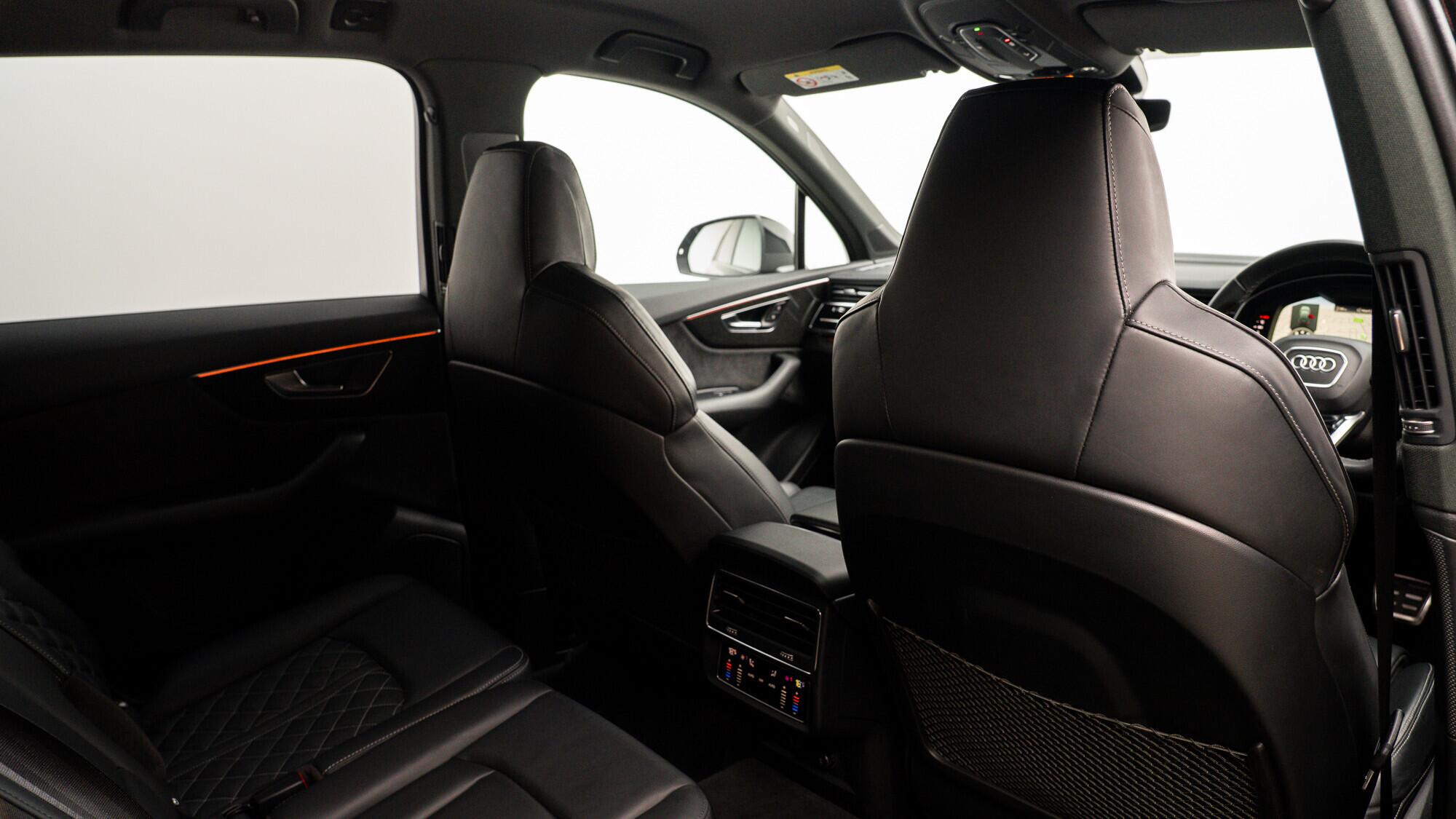 Audi SQ7 view 17